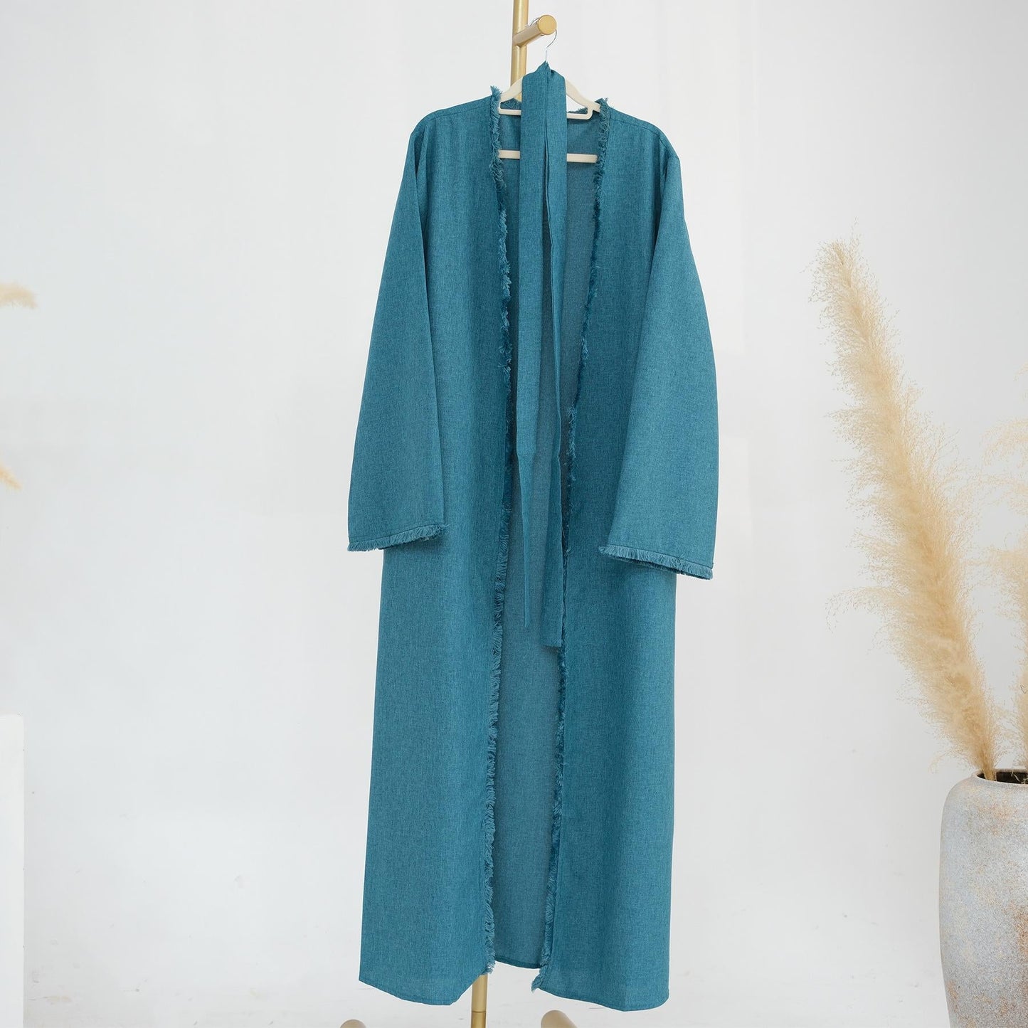 HS5147 Elegant Long Cardigan Robe with Flowing Tassels, A Loose-fitting, Coat-style Dress.