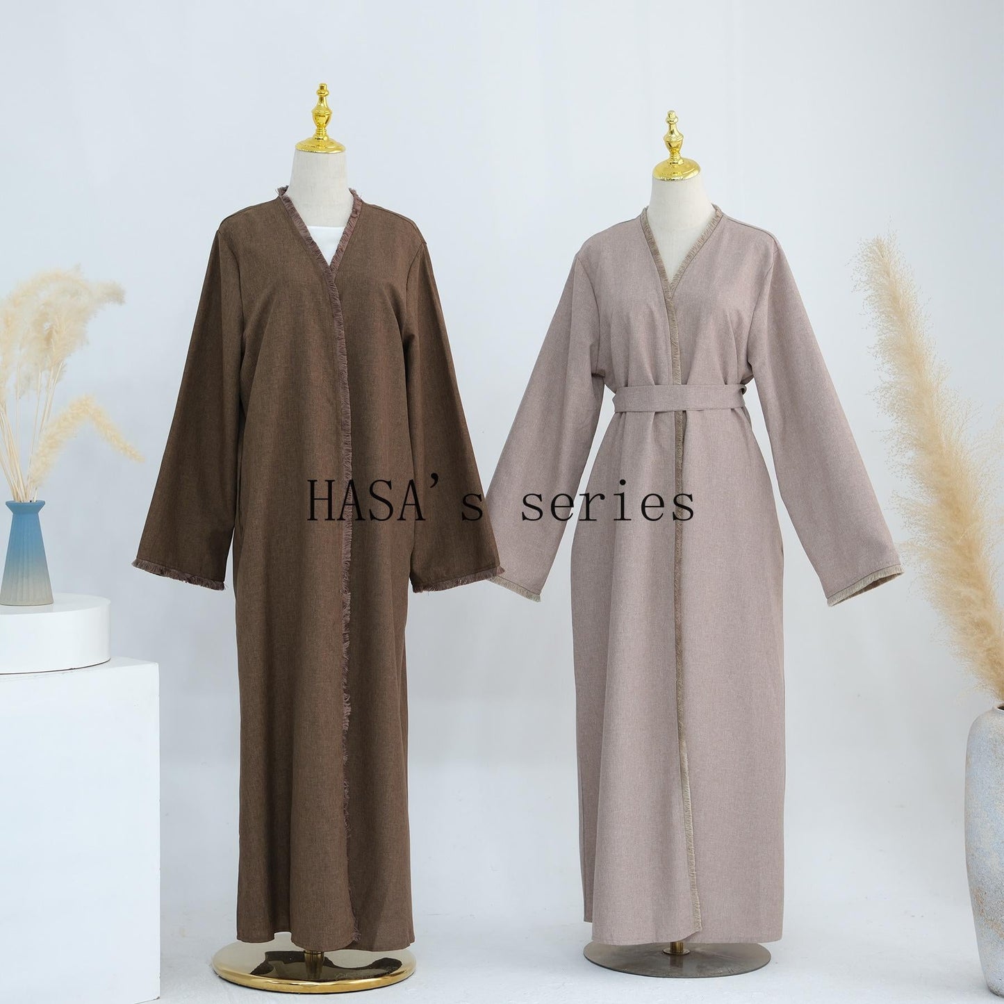 HS5147 Elegant Long Cardigan Robe with Flowing Tassels, A Loose-fitting, Coat-style Dress.