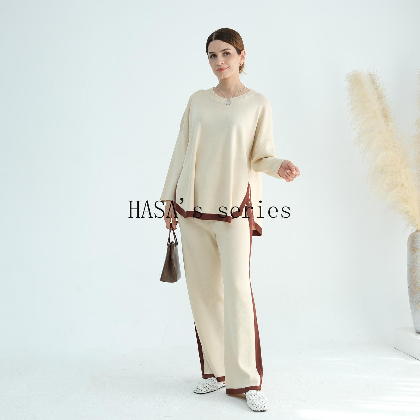 HS5149 Simple and elegant knitted set, featuring a loose-fitting, thick, long-sleeved two-piece design.