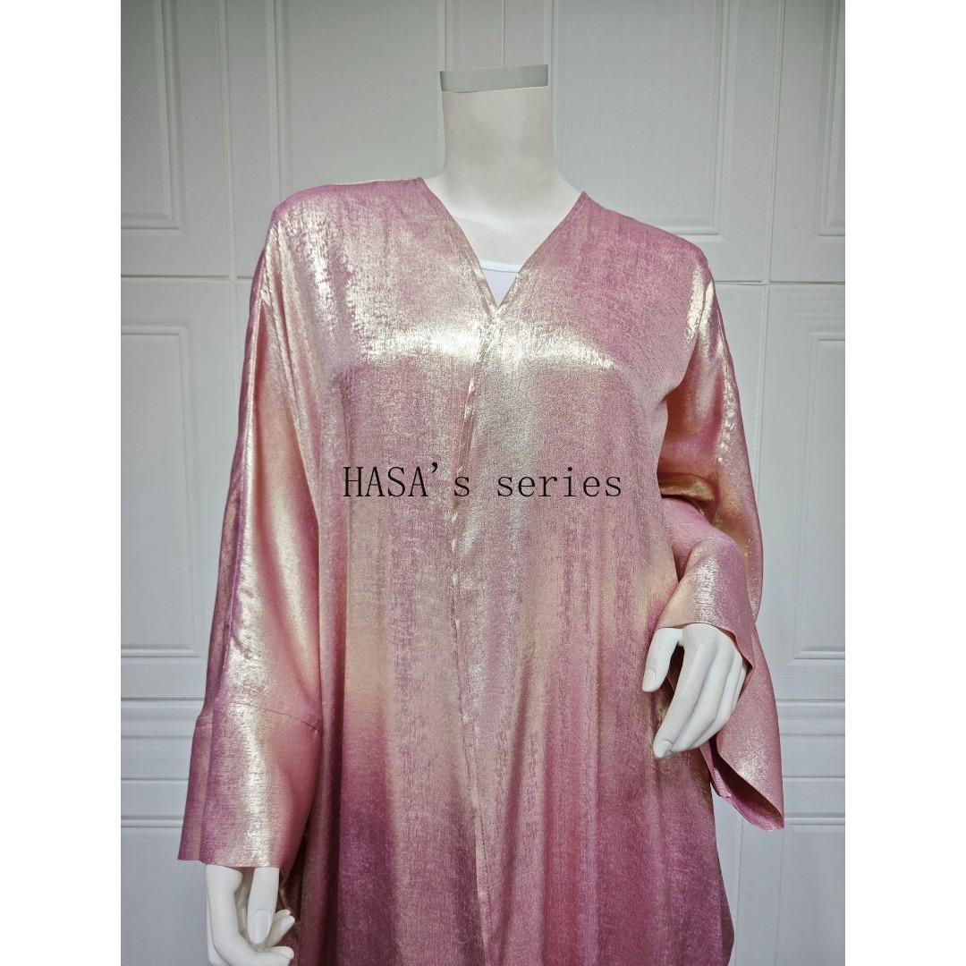 HS5091 A long robe with gilded highlights, featuring a simple yet elegant dress design.