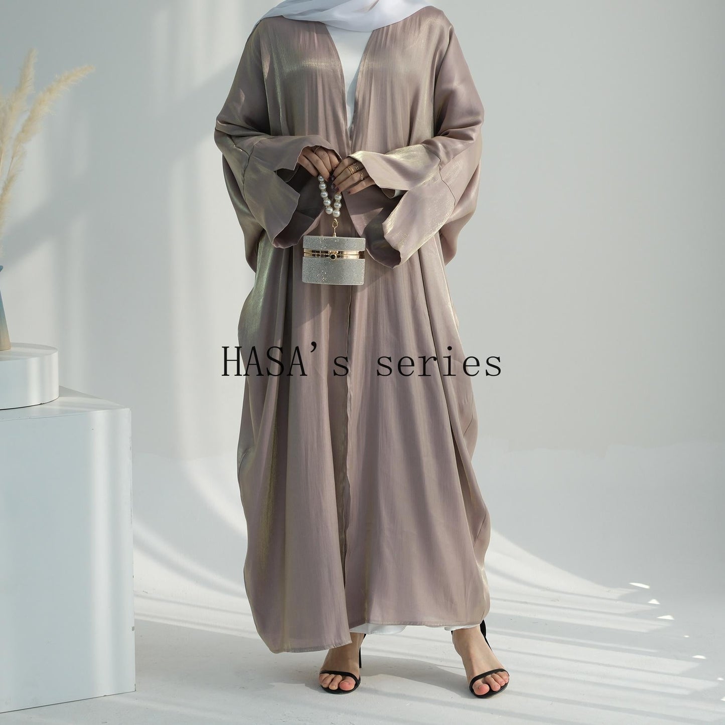 HS4831 A simple yet elegant cardigan-style robe, balancing both quality and comfort.