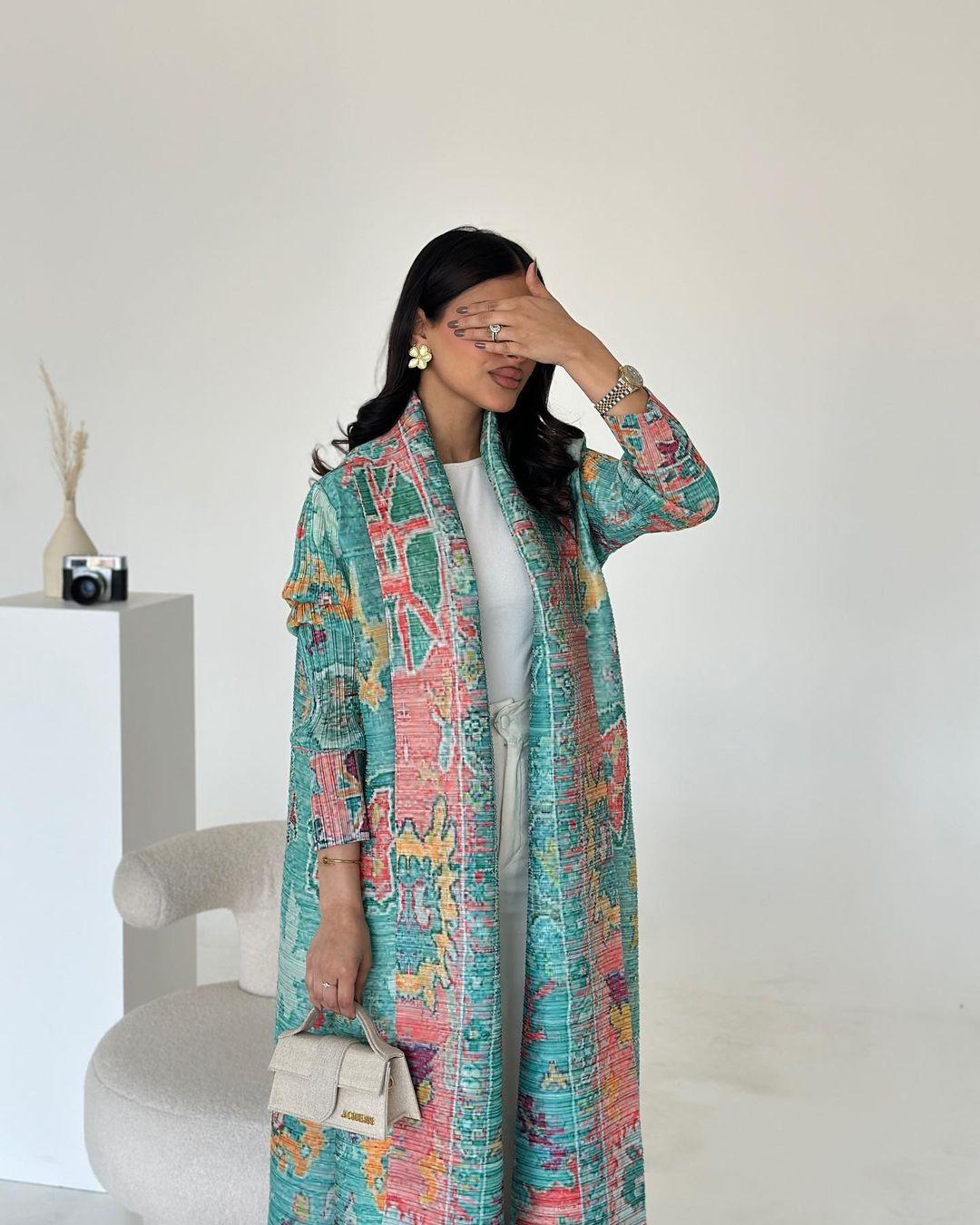 HS5852 Elegant, Retro-style Long Cardigan with Contrasting Printed Pattern.