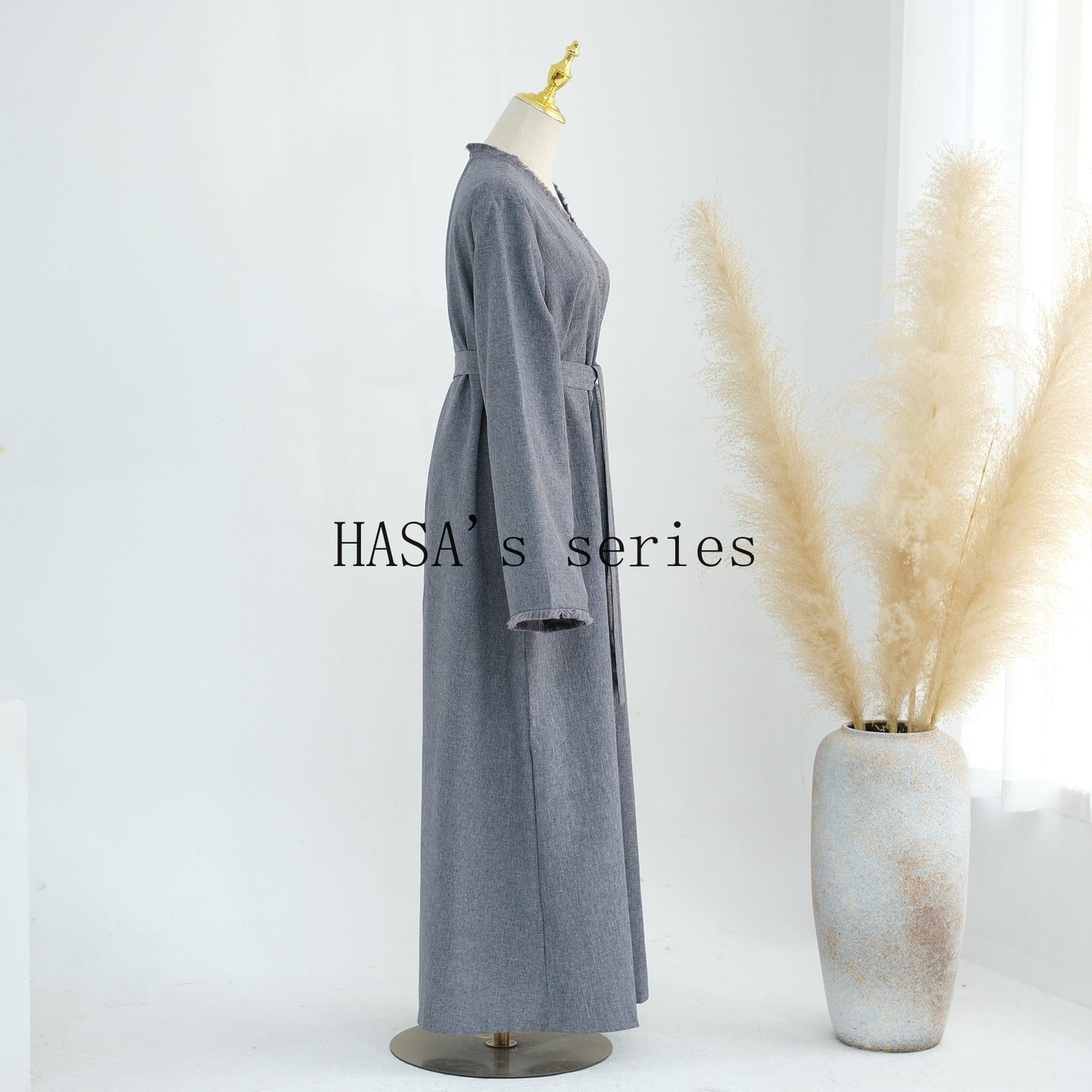 HS5147 Elegant Long Cardigan Robe with Flowing Tassels, A Loose-fitting, Coat-style Dress.