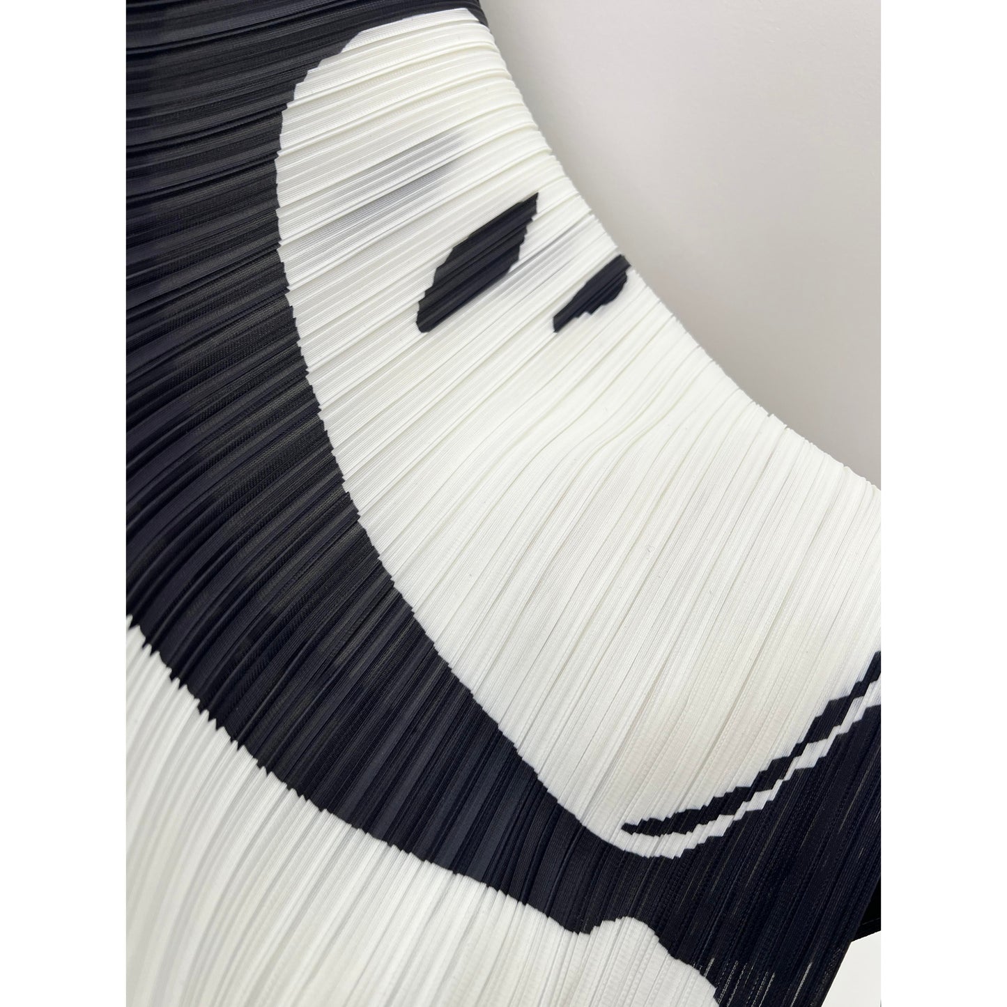 HS6726  White Abstract Belted Abaya with Artistic Prints