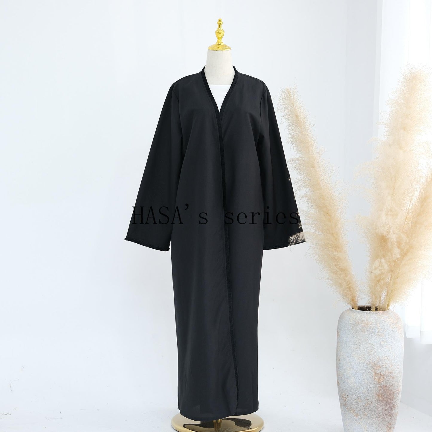 HS5147 Elegant Long Cardigan Robe with Flowing Tassels, A Loose-fitting, Coat-style Dress.