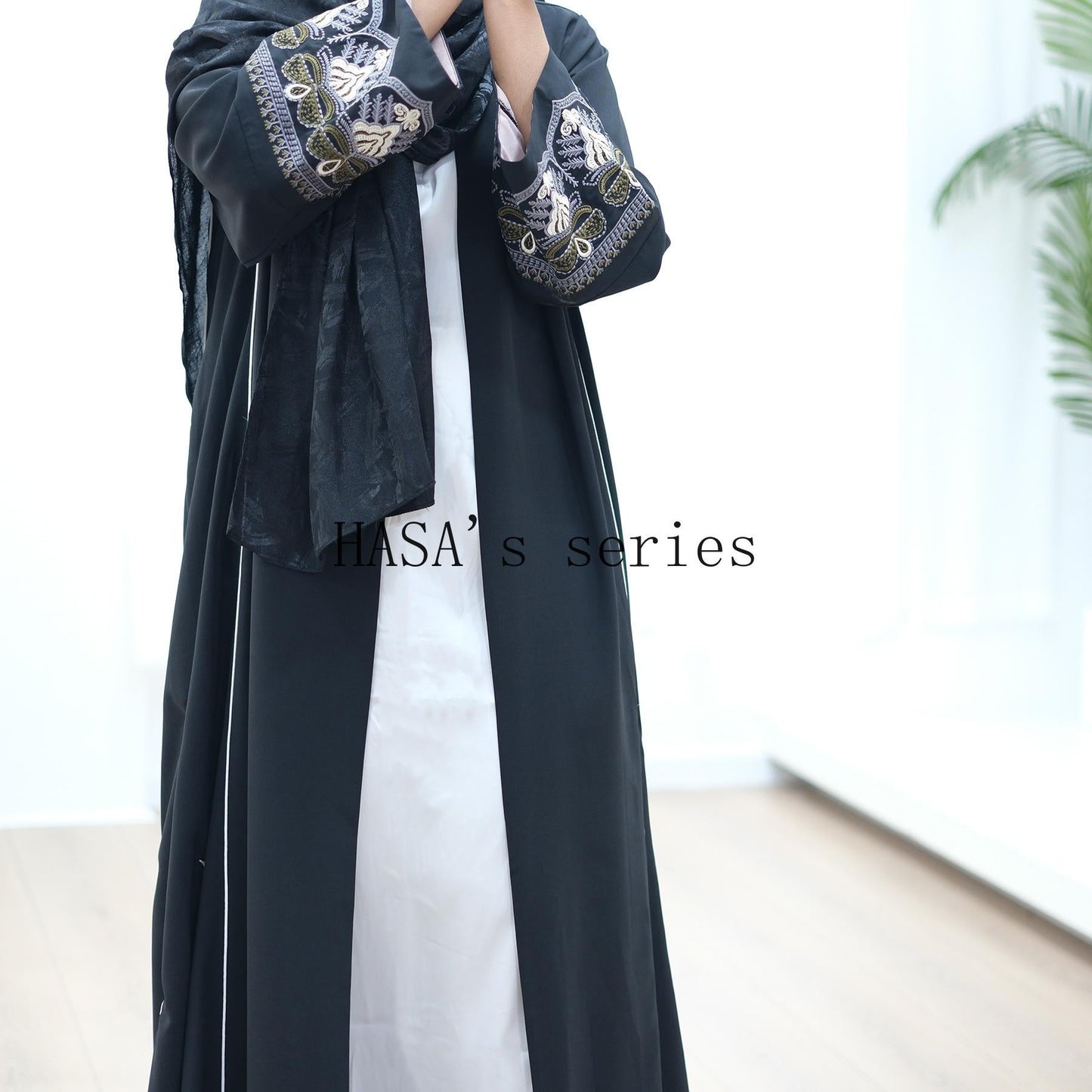 HS4849 Exquisite Embroidered Open-front Long Robe