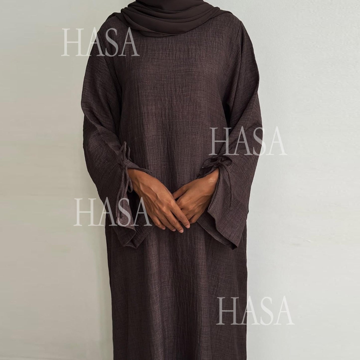 HA5864 Fashionable solid color hooded robe, simple and elegant, showing a casual style