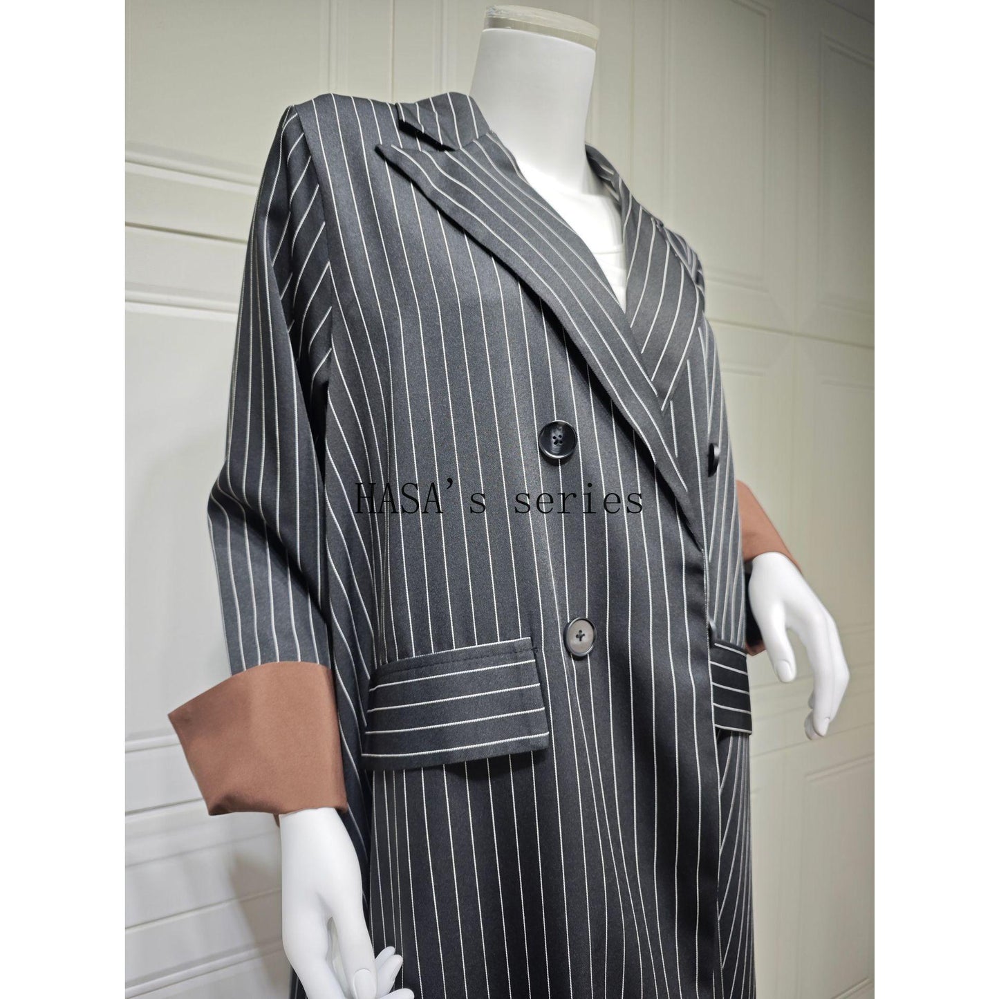 HS5101 Double-breasted, Pinstriped, Long Coat-style Robe with A Loose and Elegant Dress Design.
