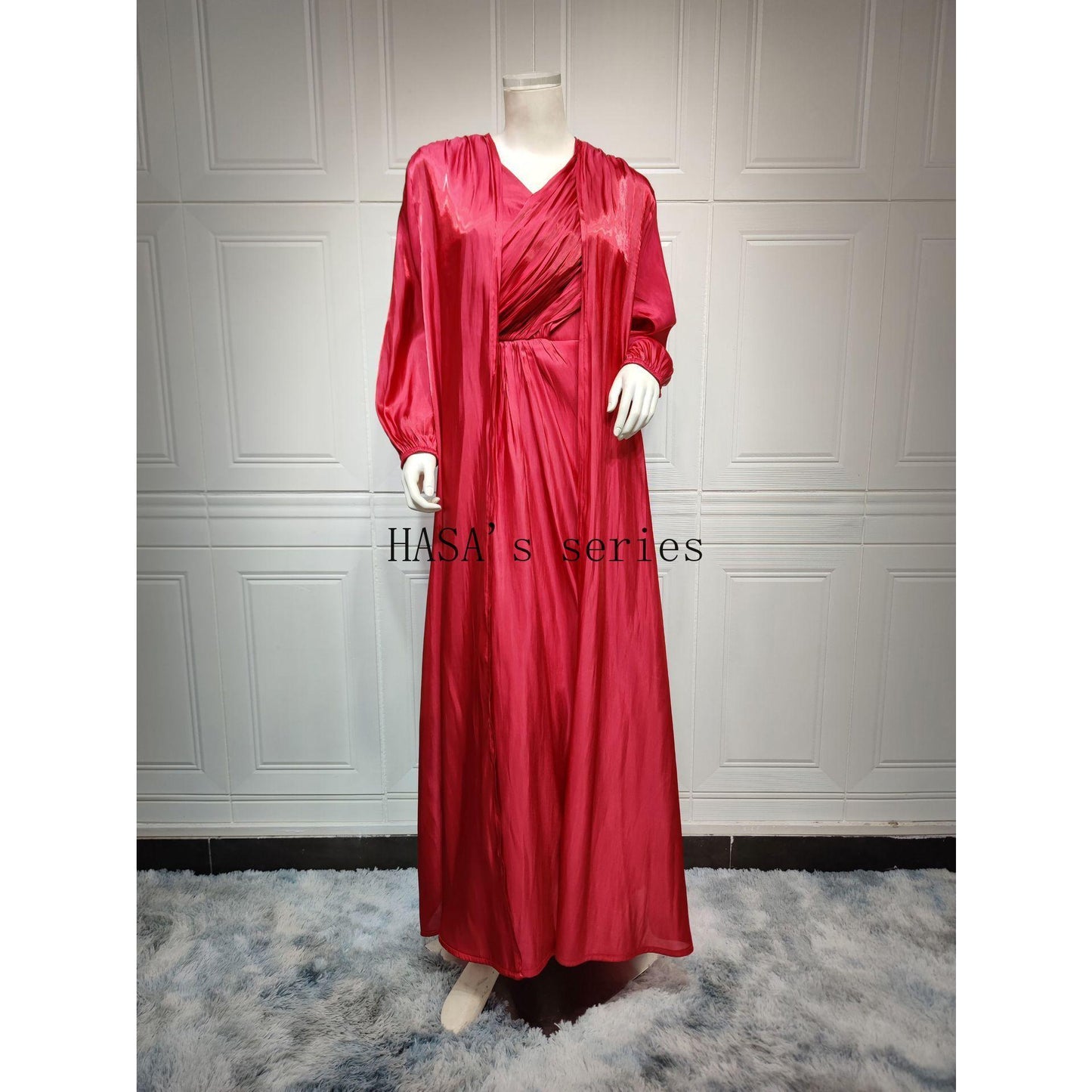 HS5094 Simple yet elegant and lustrous silk suit, featuring an elegantly pleated two-piece dress design.