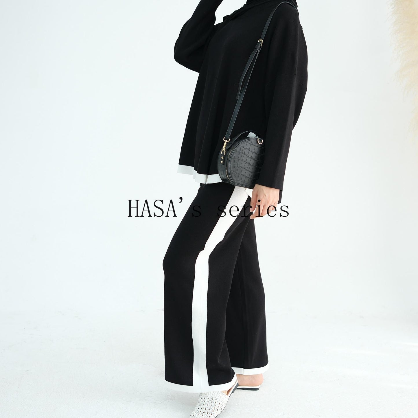 HS5149 Simple and elegant knitted set, featuring a loose-fitting, thick, long-sleeved two-piece design.