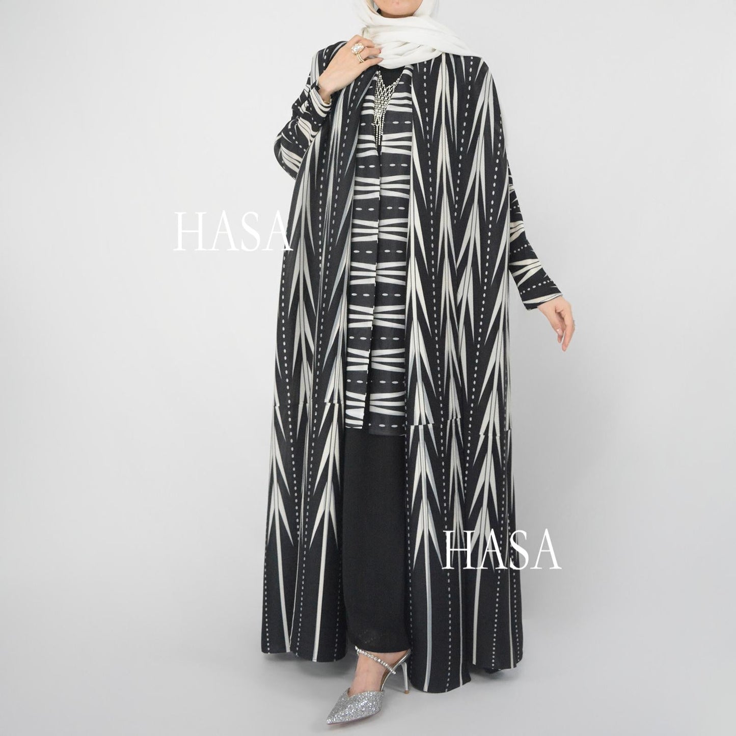 HS6161 Black and White Tribal-Inspired Pleated Abaya with Long Sleeves