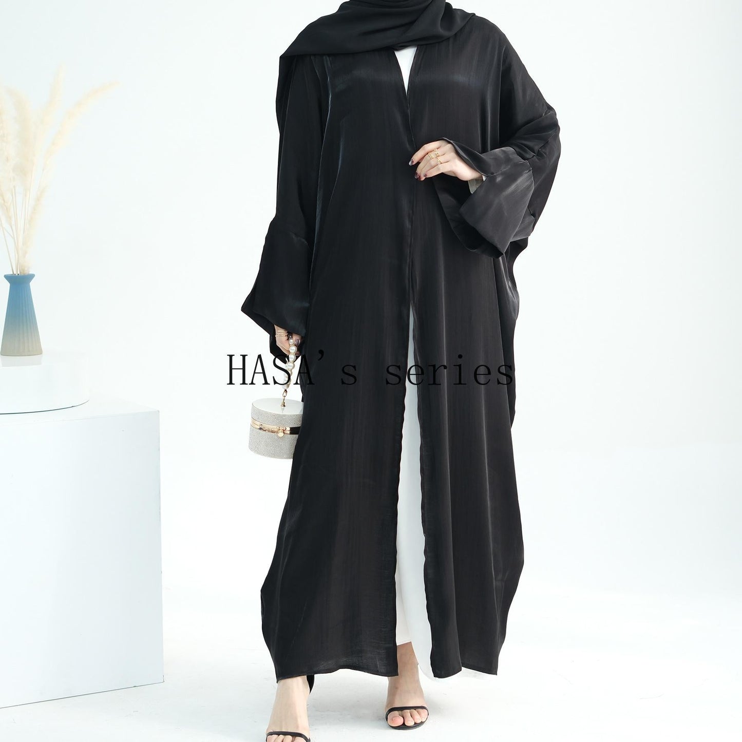 HS4831 A simple yet elegant cardigan-style robe, balancing both quality and comfort.