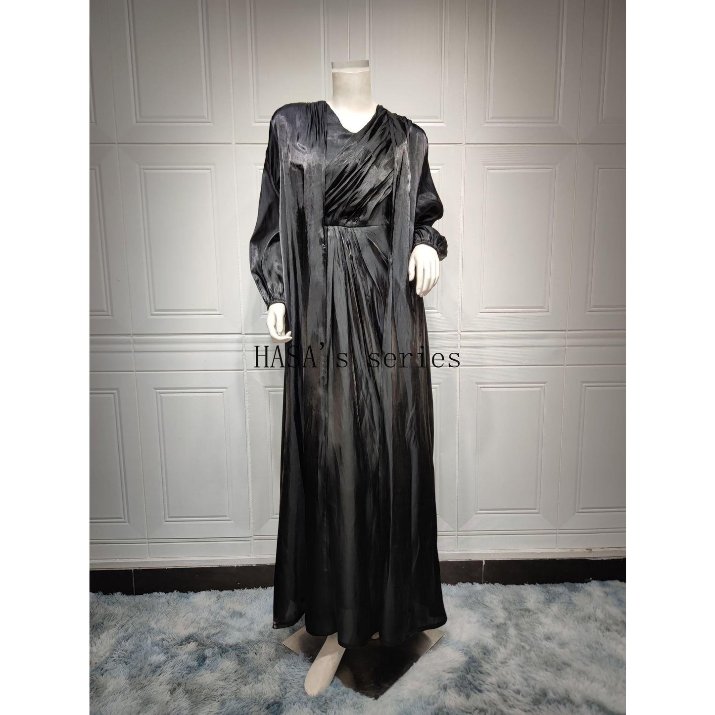 HS5094 Simple yet elegant and lustrous silk suit, featuring an elegantly pleated two-piece dress design.