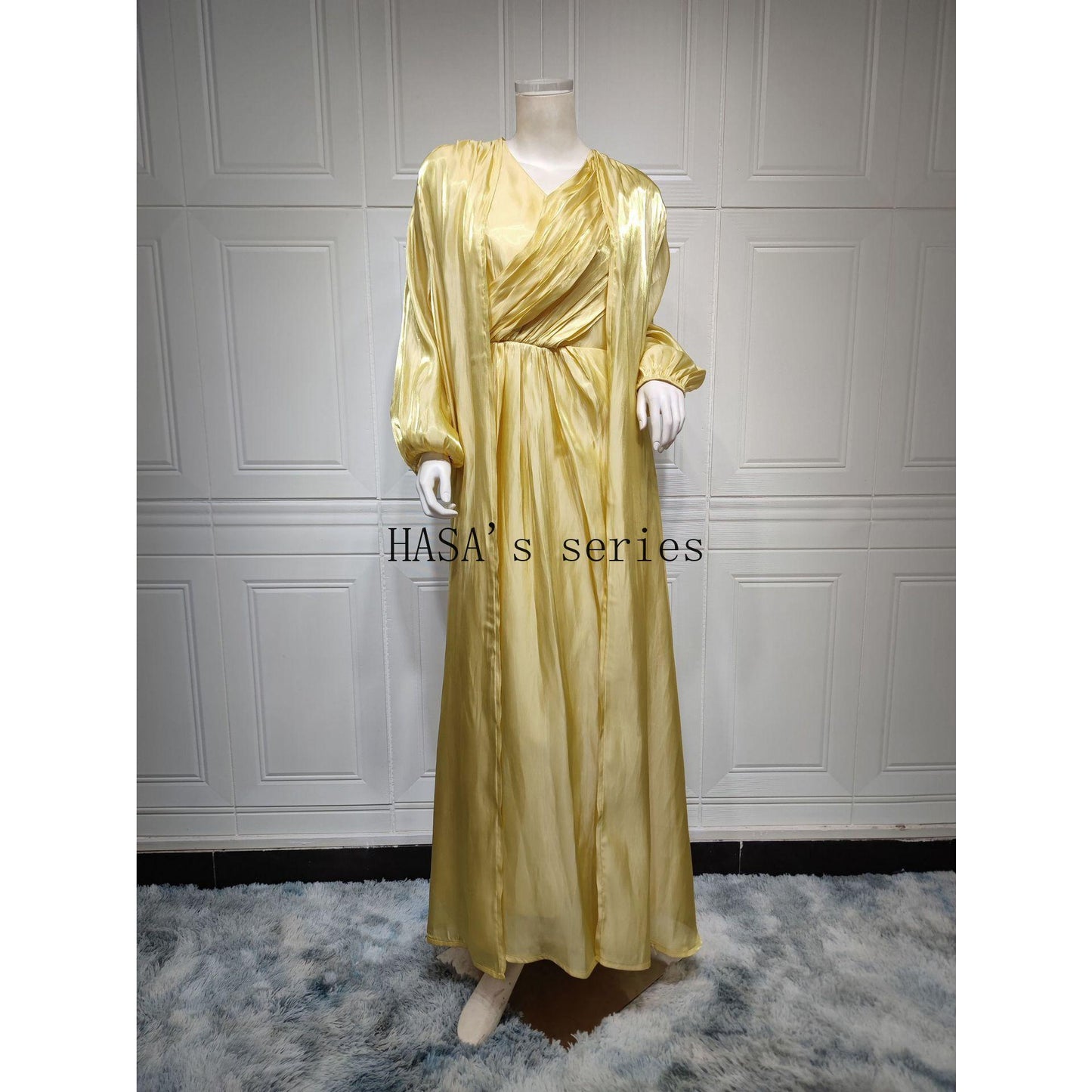 HS5094 Simple yet elegant and lustrous silk suit, featuring an elegantly pleated two-piece dress design.