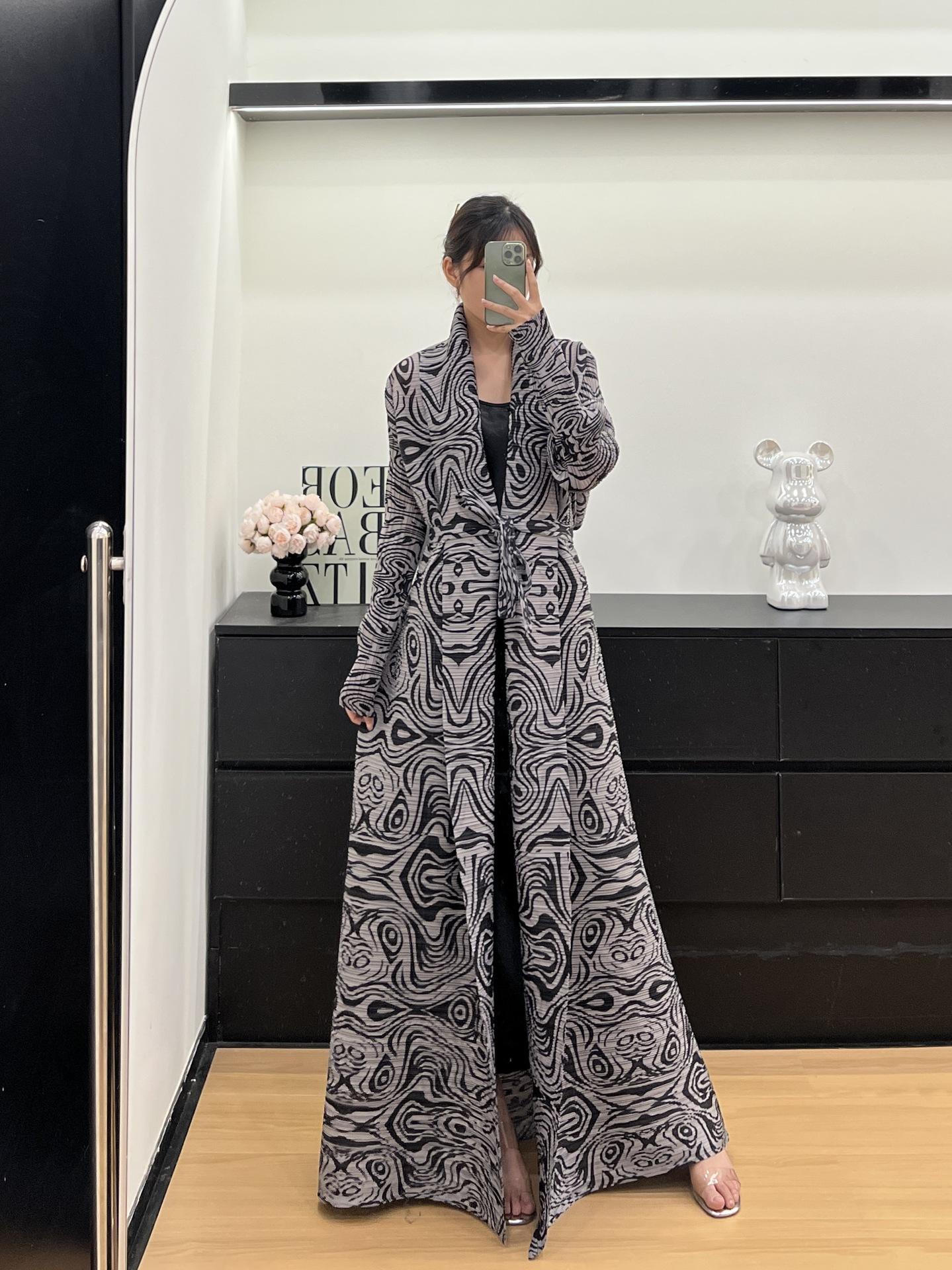 HS6723 Monochrome Swirl | Black & Grey Abstract Printed Abaya