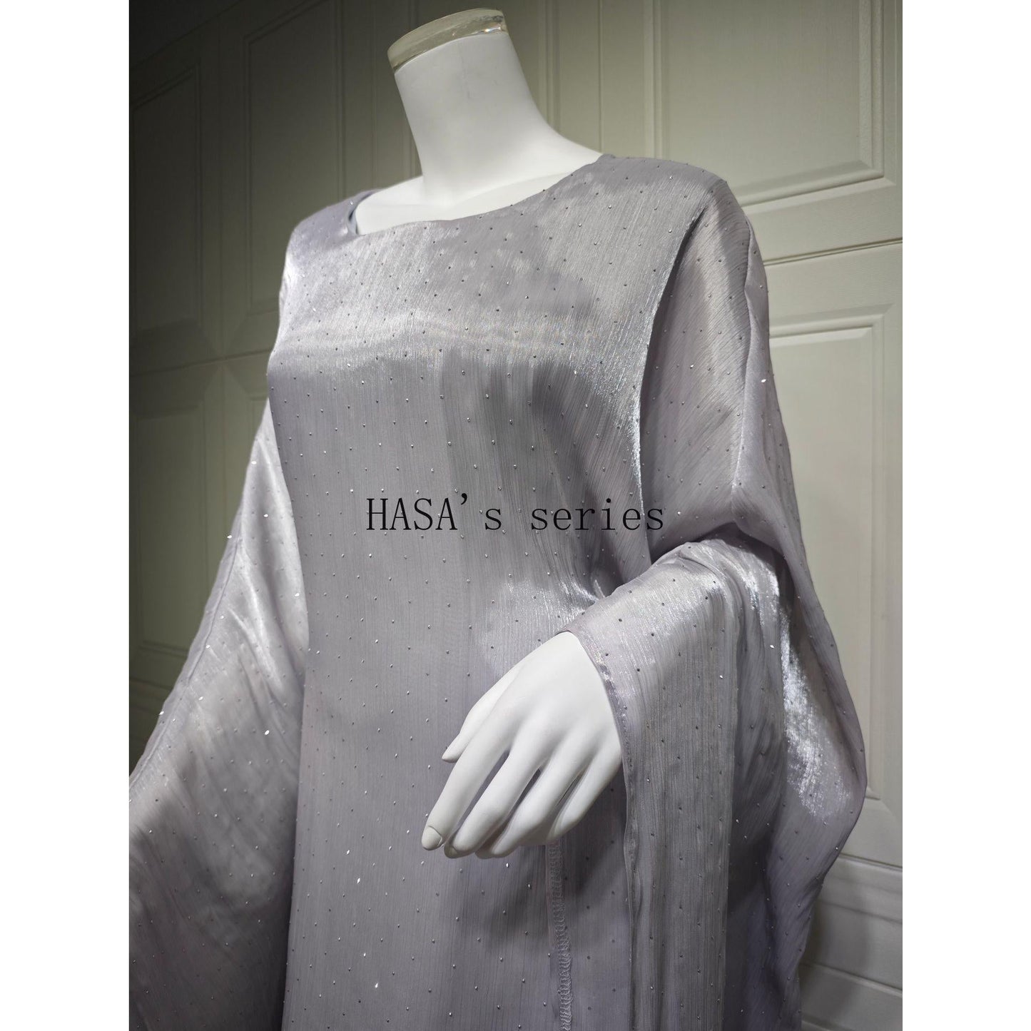HS5105 Simple and Soft Long-sleeved Pullover Dress with A Waist-length Design, in A Solid Color for Everyday Wear.