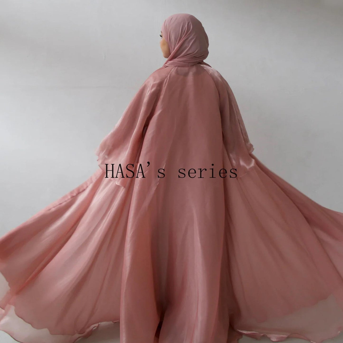 HS4850 A Double-sided Robe That Combines Elegant Appearance with Practicality.