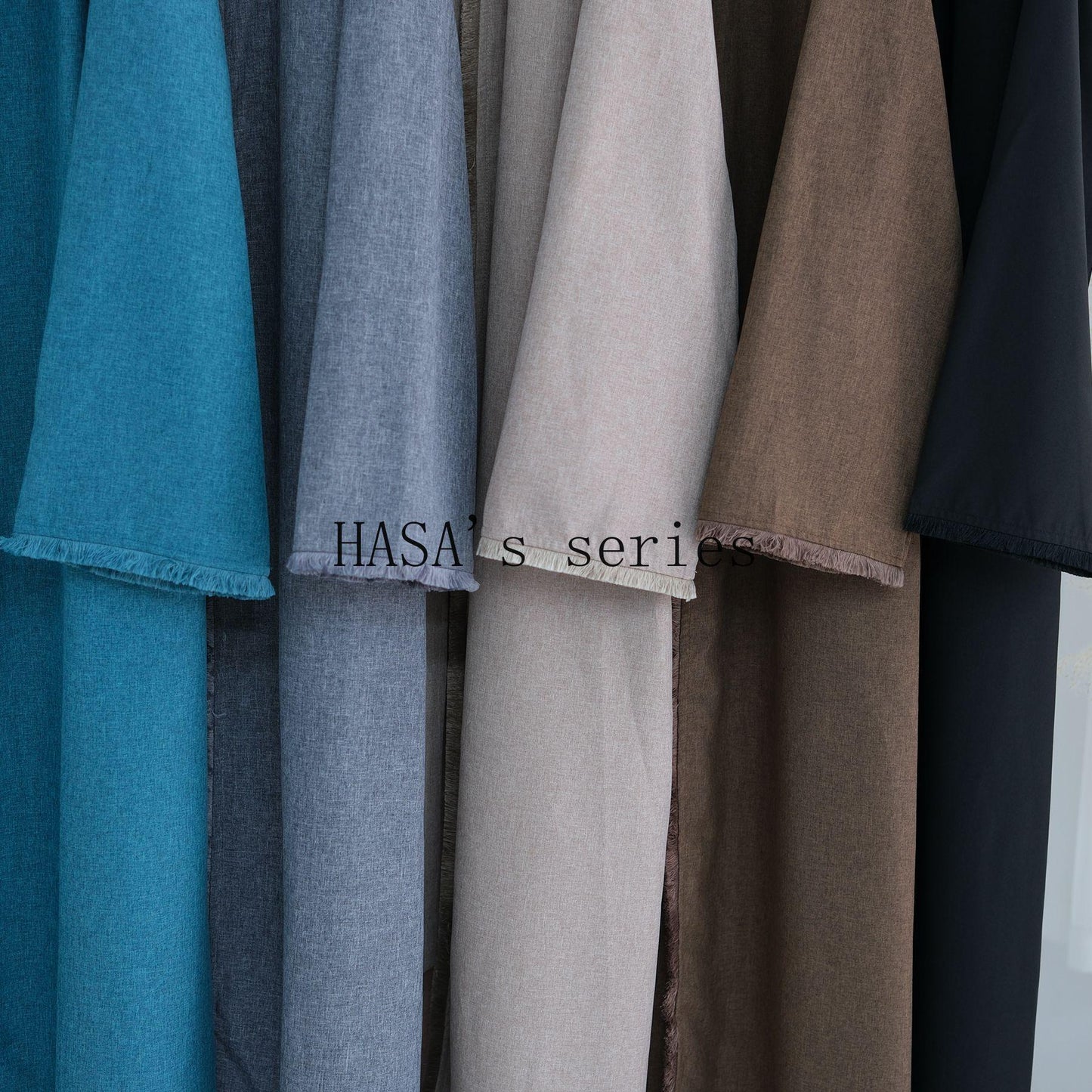 HS5147 Elegant Long Cardigan Robe with Flowing Tassels, A Loose-fitting, Coat-style Dress.