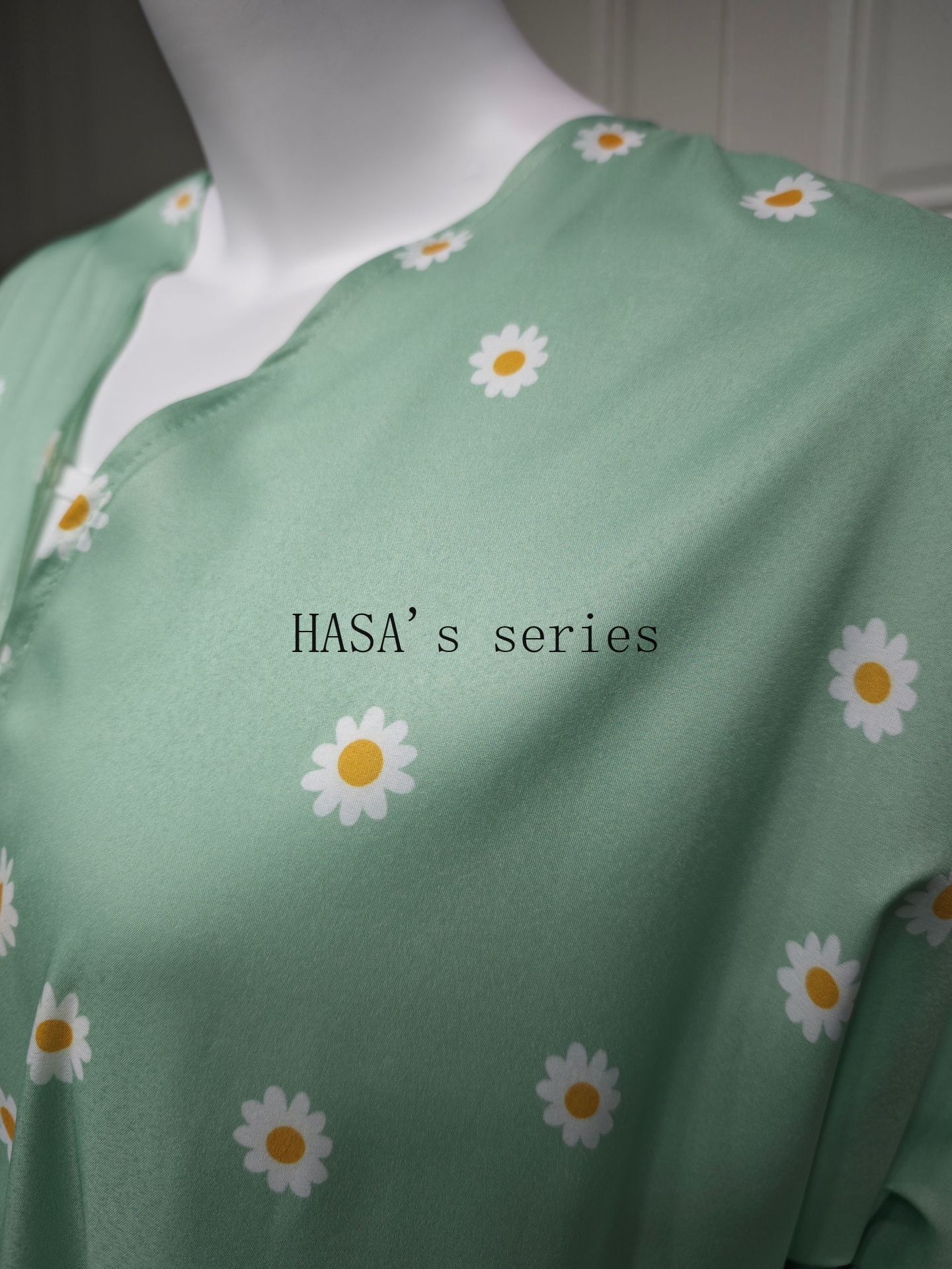 HS5104 Fresh and stylish printed loose-fitting cardigan, a long-sleeved, flowing long coat.