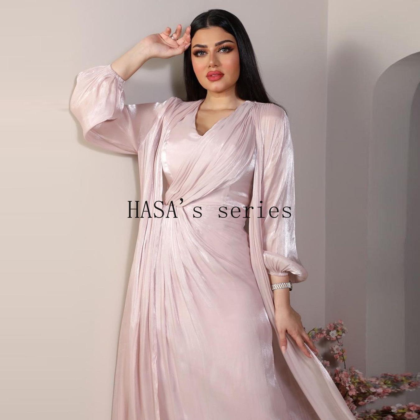 HS5094 Simple yet elegant and lustrous silk suit, featuring an elegantly pleated two-piece dress design.