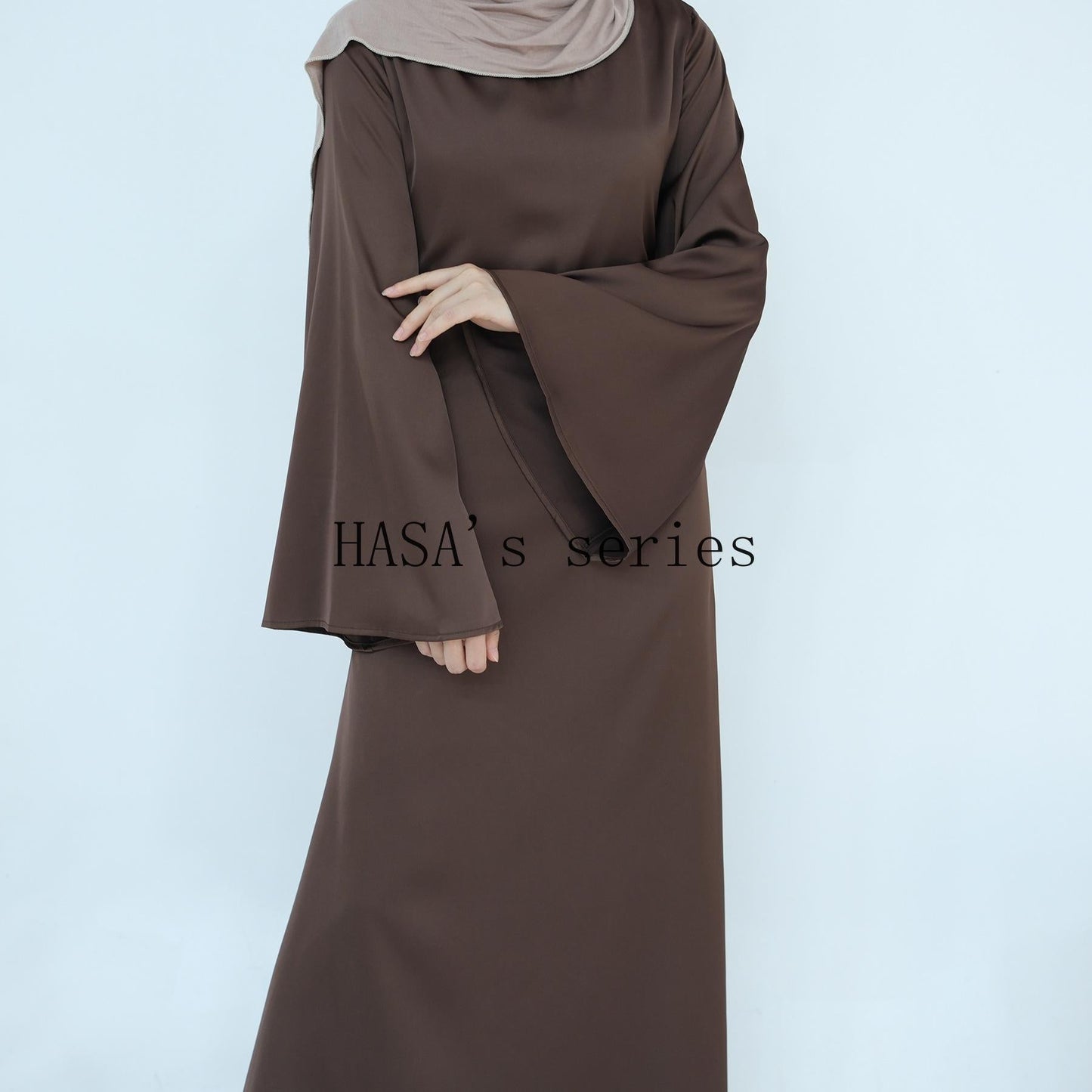 HS4847 A Long Dress with A Fitted Waist Design, Featuring A Clean and Elegant Silhouette.