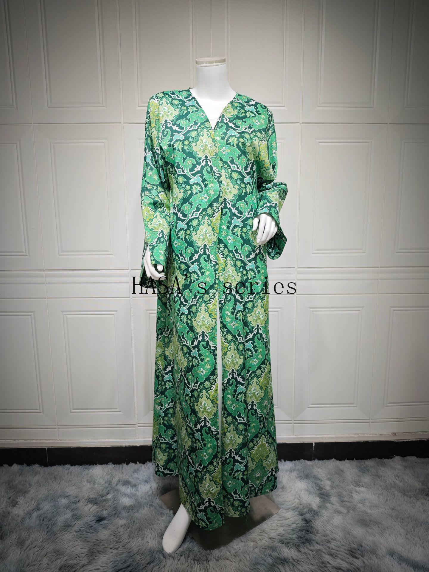HS5088 A Stylish Two-piece Set Featuring A Snake Print Pattern, with A Loose, Shawl-style Outer Layer and A Matching Headscarf Design.