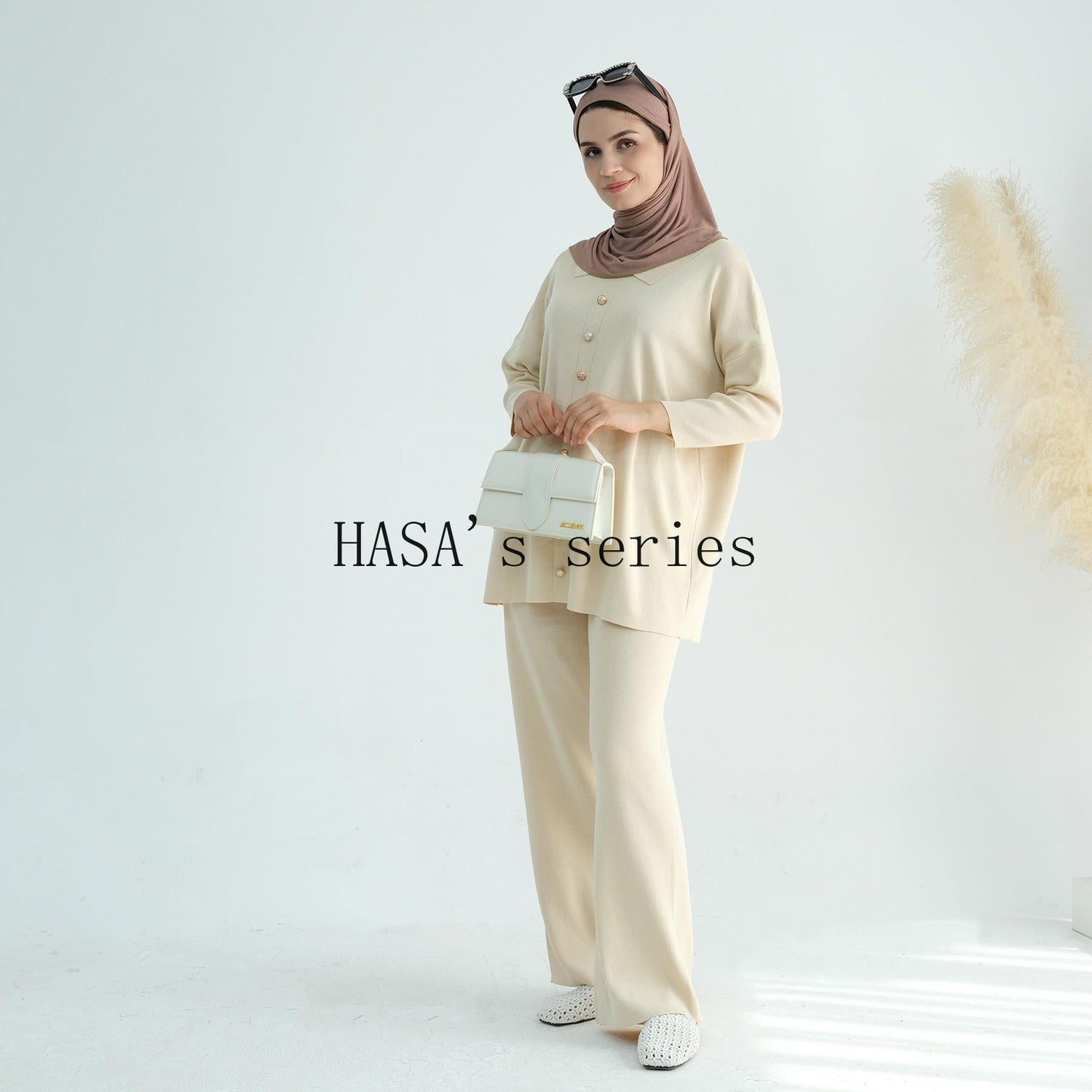 HS5100 Simple and stylish knitted two-piece set, featuring a thickened long-sleeved top and wide-leg pants.