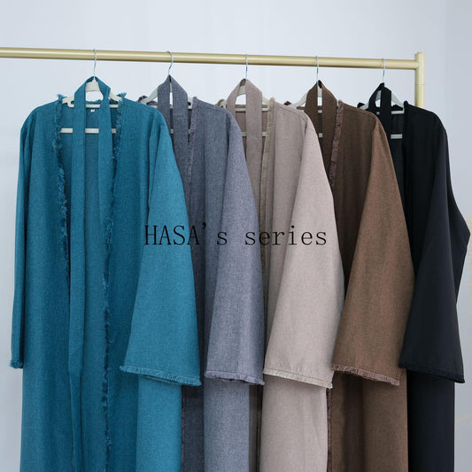 HS5147 Elegant Long Cardigan Robe with Flowing Tassels, A Loose-fitting, Coat-style Dress.