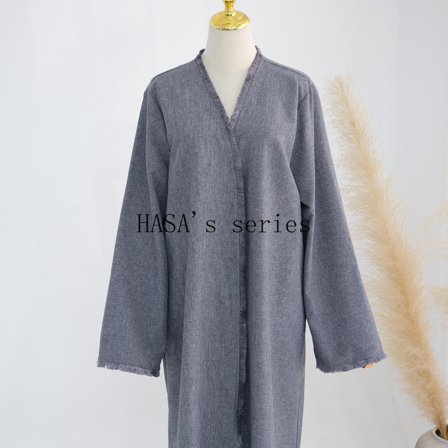 HS5147 Elegant Long Cardigan Robe with Flowing Tassels, A Loose-fitting, Coat-style Dress.