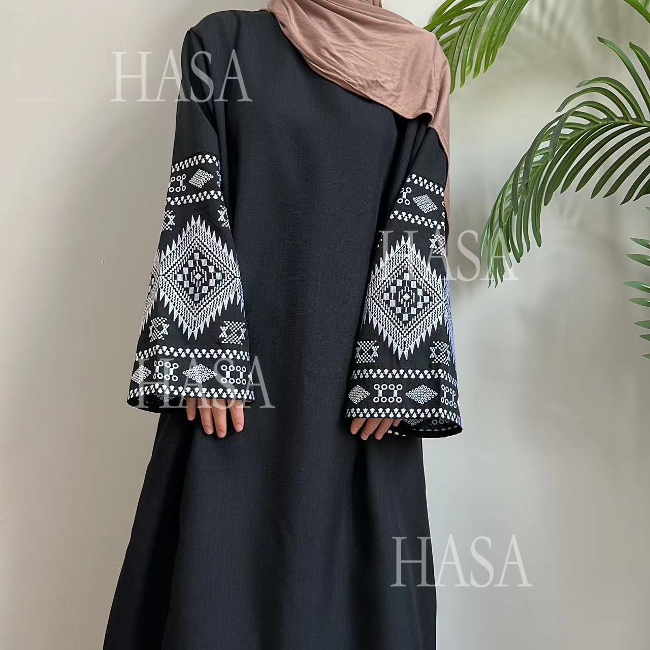 HA6533 Long robe with wide sleeves and exquisite embroidery