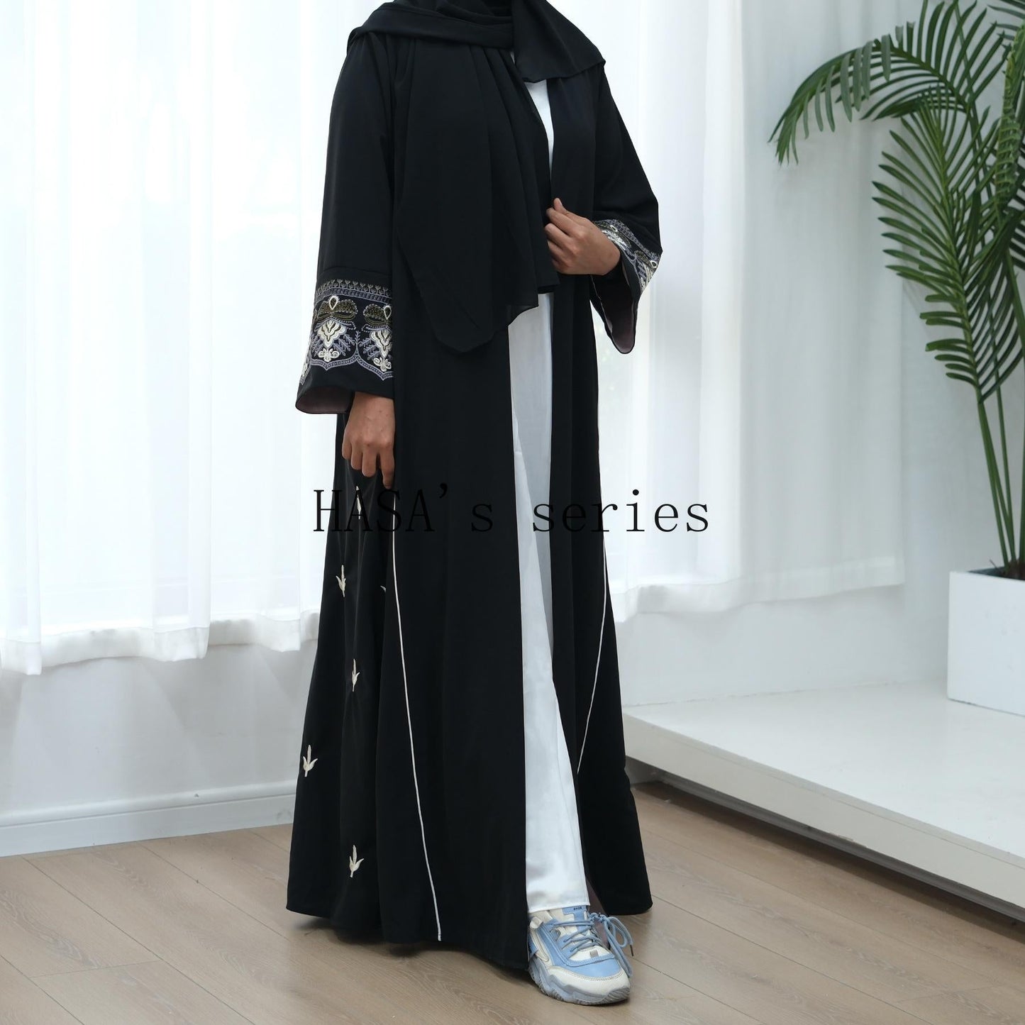 HS4849 Exquisite Embroidered Open-front Long Robe