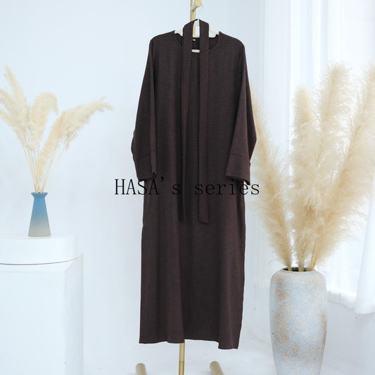HS4848 A simple, waist-cinching spring/summer dress with a relaxed, long design.
