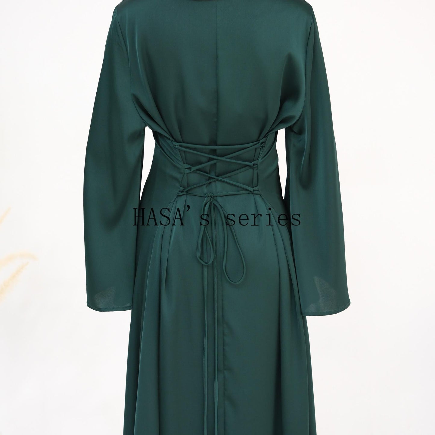 HS4847 A Long Dress with A Fitted Waist Design, Featuring A Clean and Elegant Silhouette.