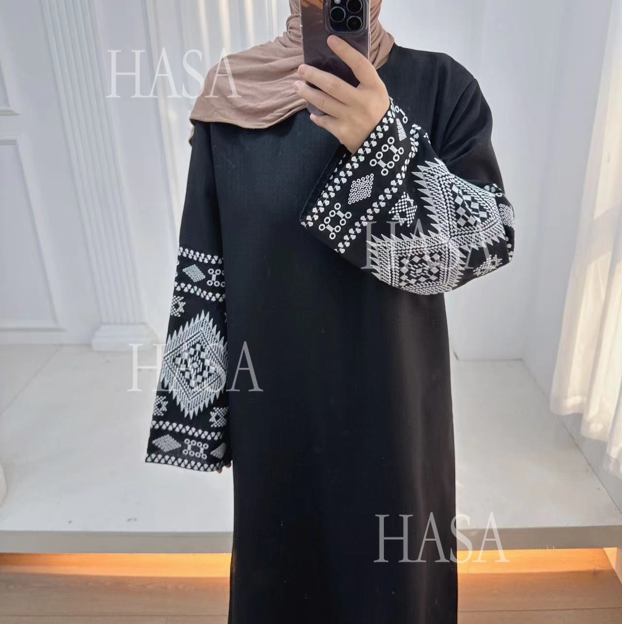 HA6533 Long robe with wide sleeves and exquisite embroidery