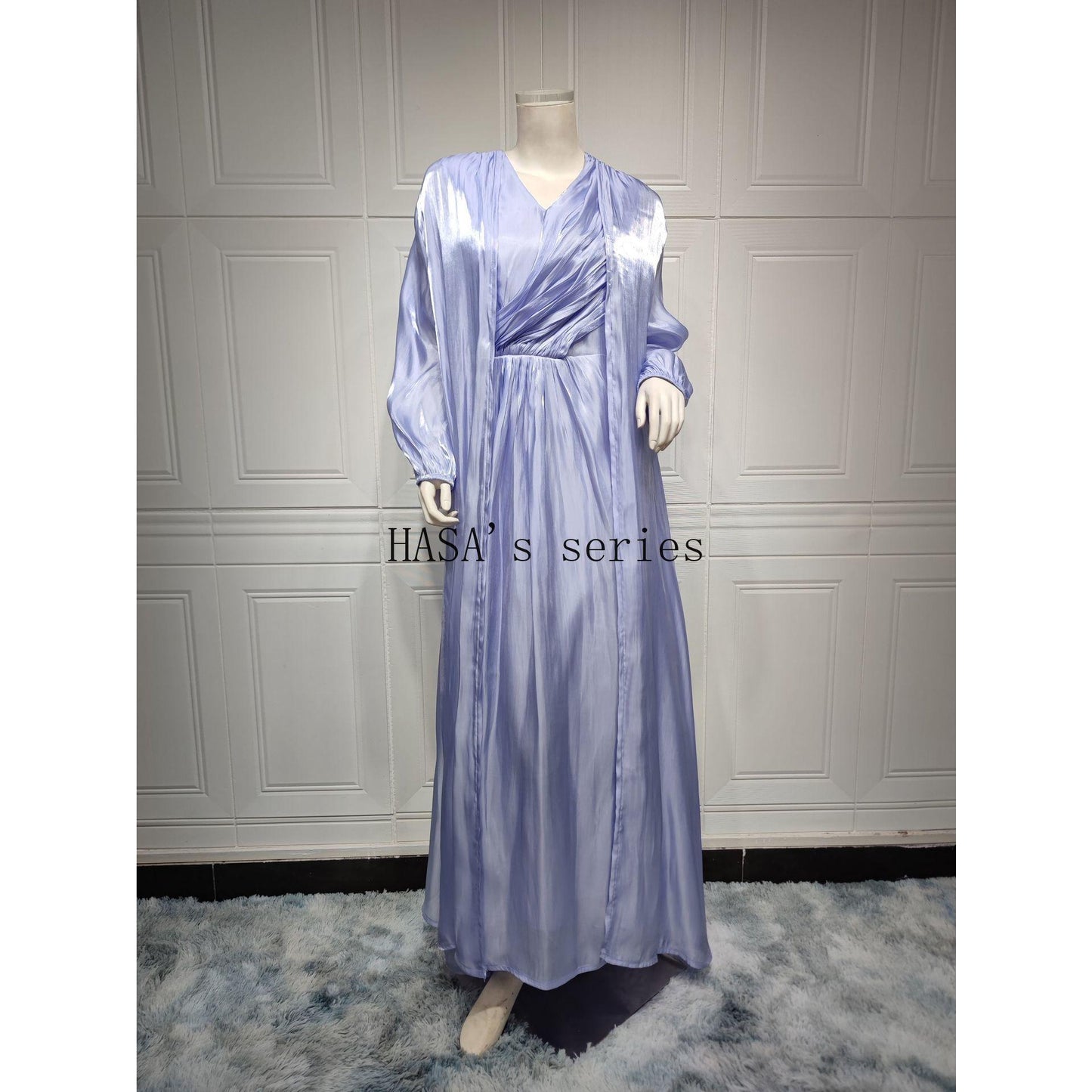 HS5094 Simple yet elegant and lustrous silk suit, featuring an elegantly pleated two-piece dress design.