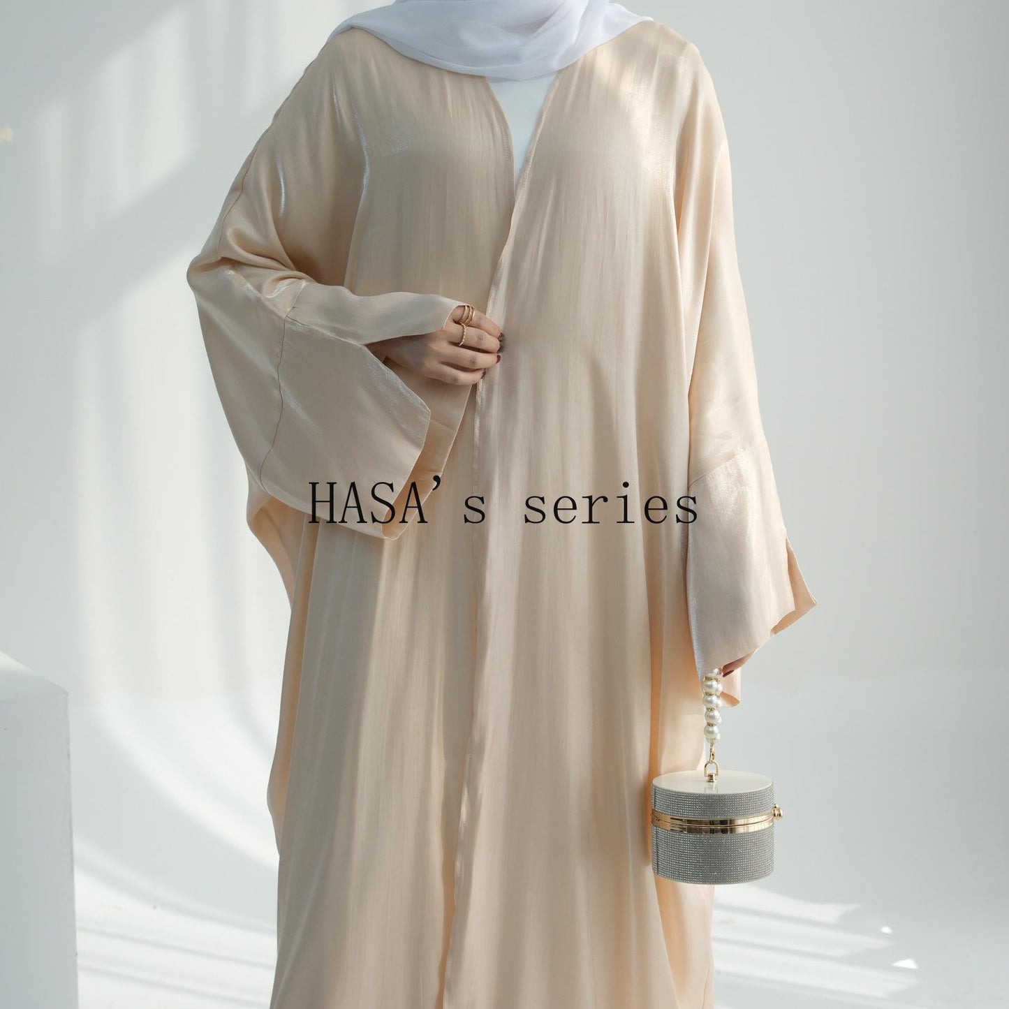 HS4831 A simple yet elegant cardigan-style robe, balancing both quality and comfort.