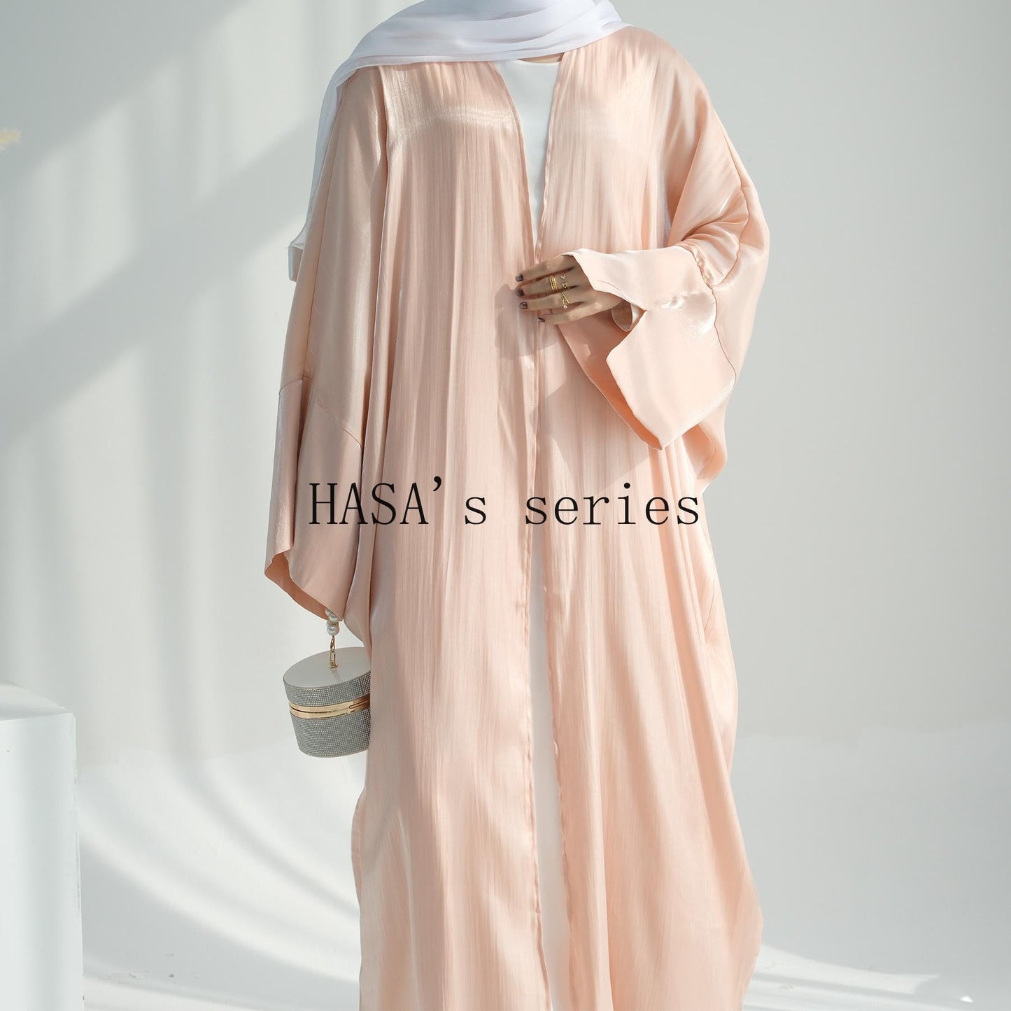 HS4831 A simple yet elegant cardigan-style robe, balancing both quality and comfort.