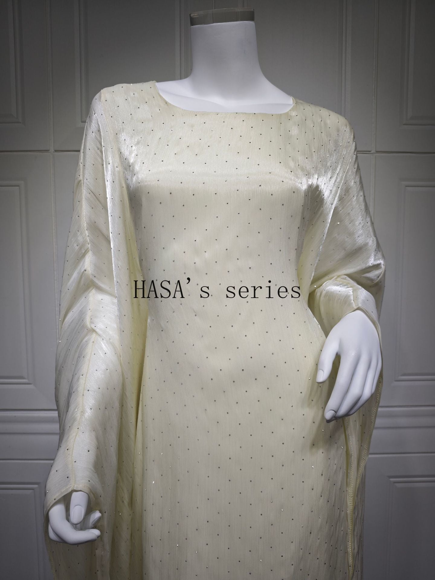 HS5105 Simple and Soft Long-sleeved Pullover Dress with A Waist-length Design, in A Solid Color for Everyday Wear.