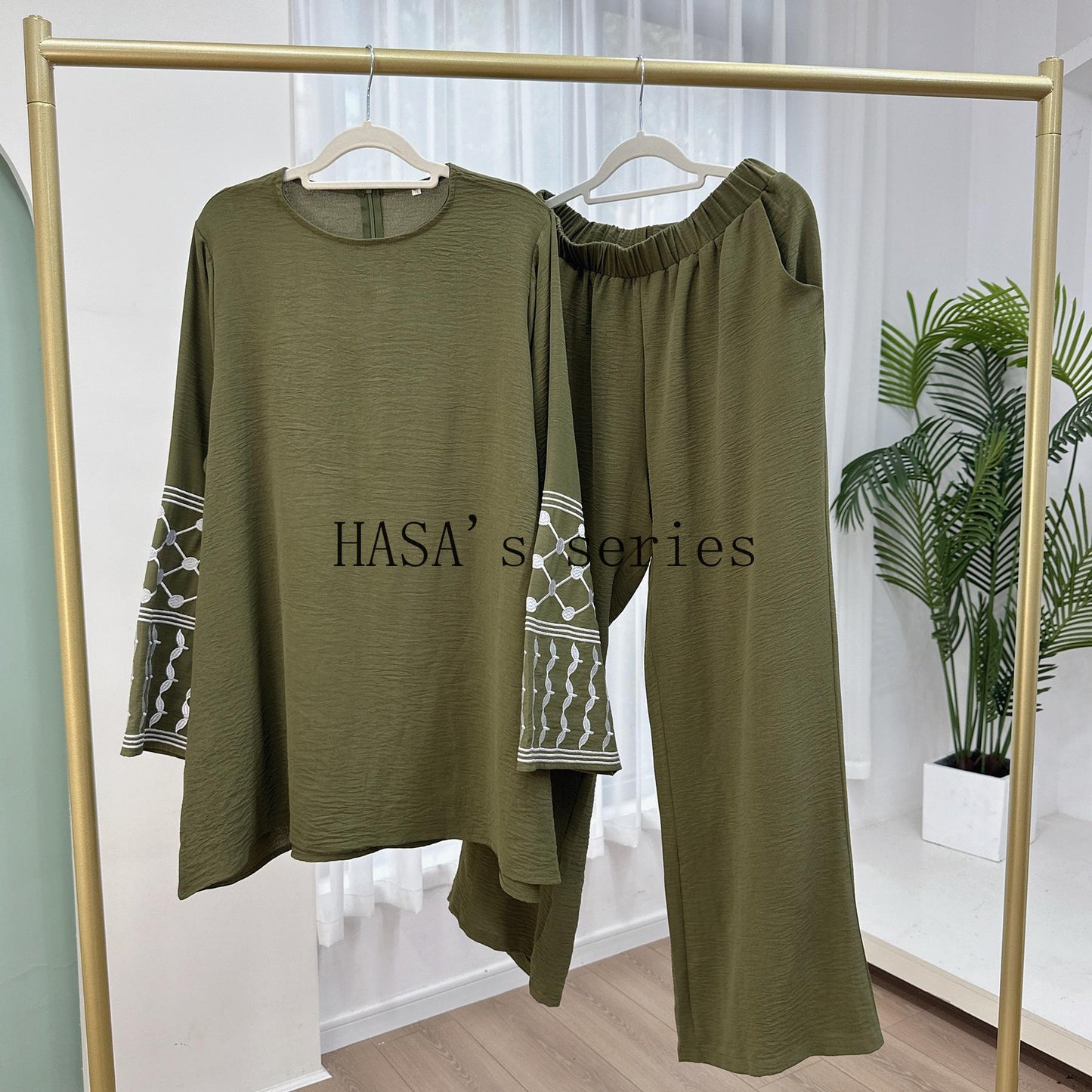 HS4836 A Two-piece Set Consisting of A Simple Embroidered Top and Loose Wide-leg Pants.