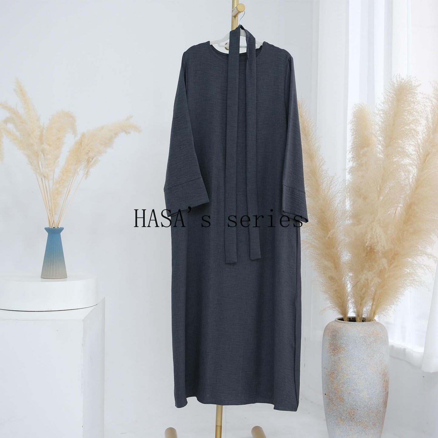 HS4848 A simple, waist-cinching spring/summer dress with a relaxed, long design.