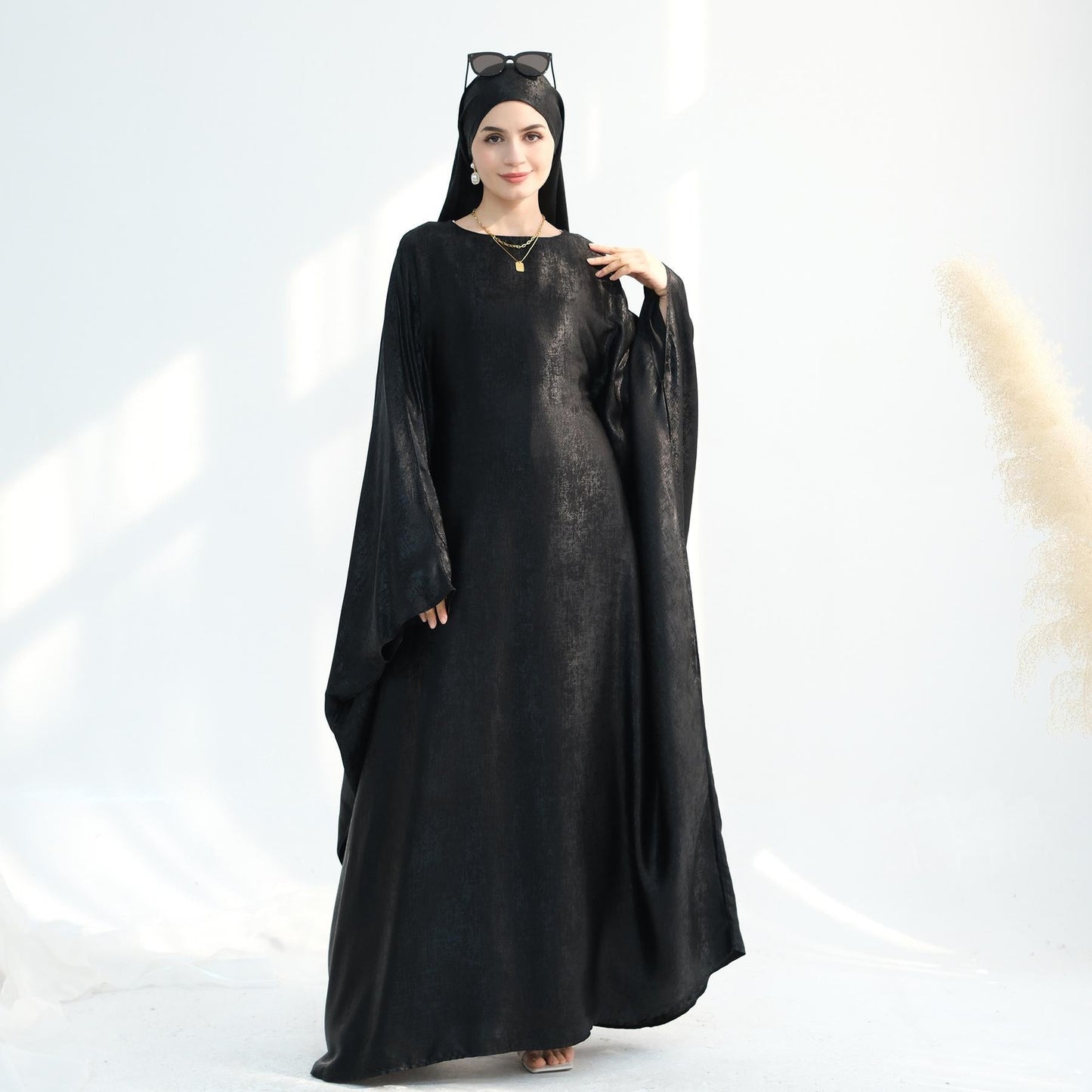HA5878 A Glossy Dress That Combines Softness and Fluidity