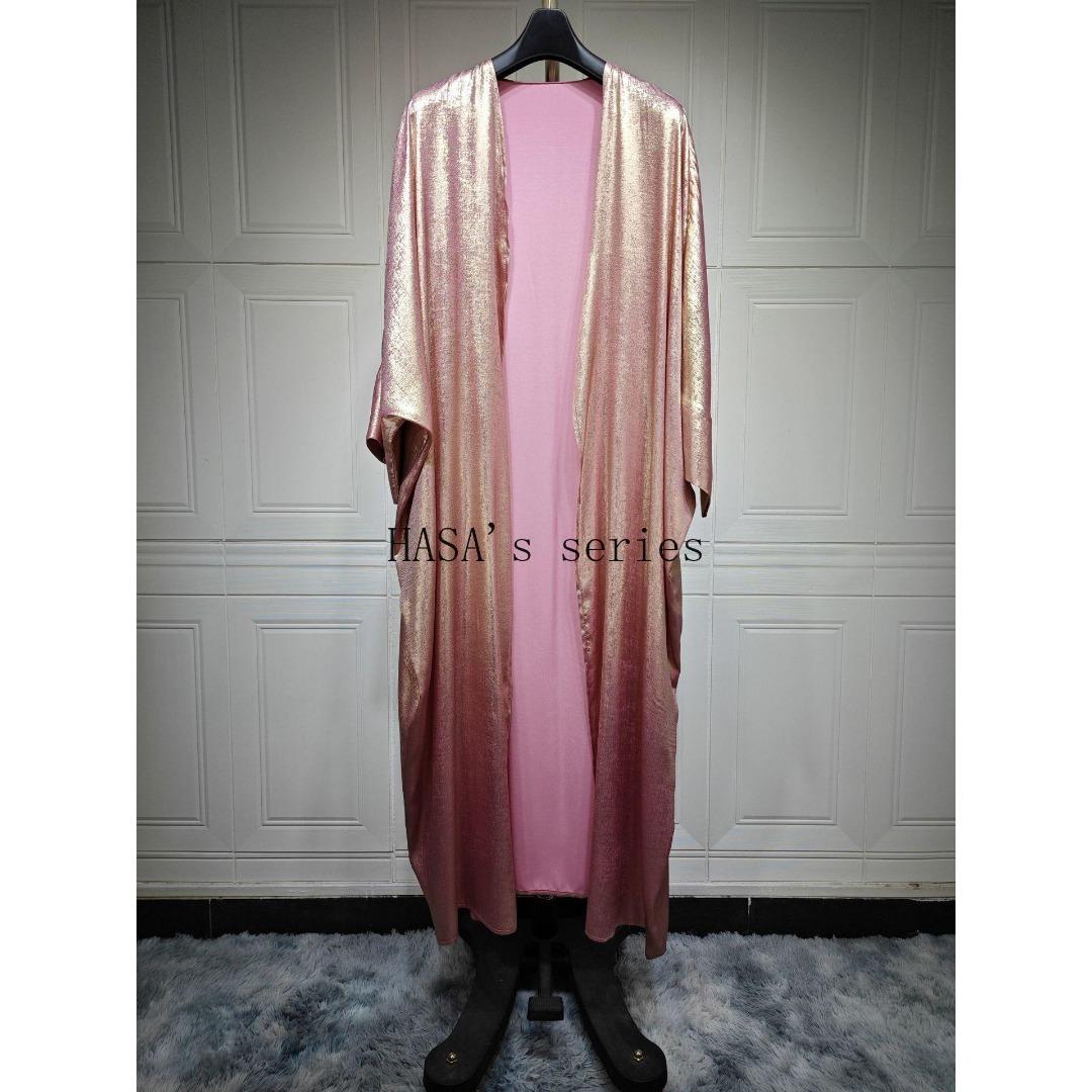 HS5091 A long robe with gilded highlights, featuring a simple yet elegant dress design.