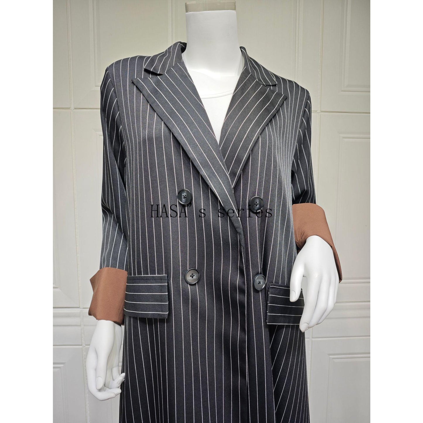 HS5101 Double-breasted, Pinstriped, Long Coat-style Robe with A Loose and Elegant Dress Design.