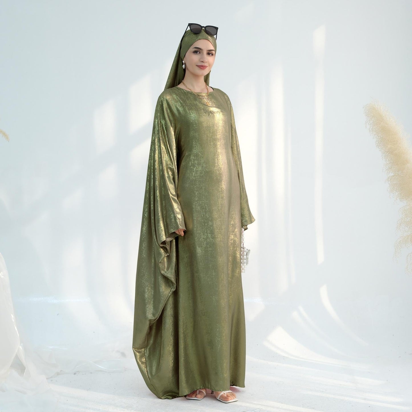 HA5878 A Glossy Dress That Combines Softness and Fluidity