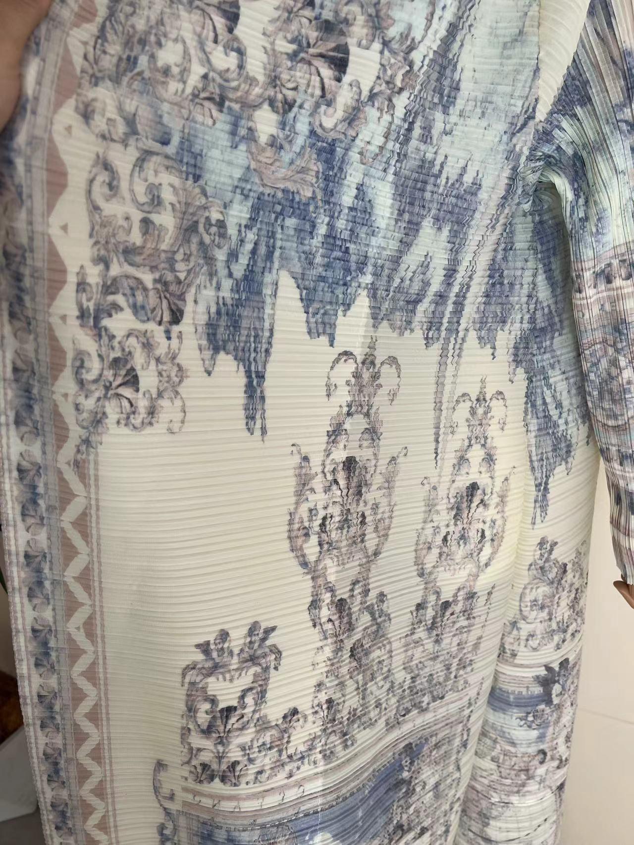 HS5840 Light-colored, All-over Print, Open-front Long Coat
