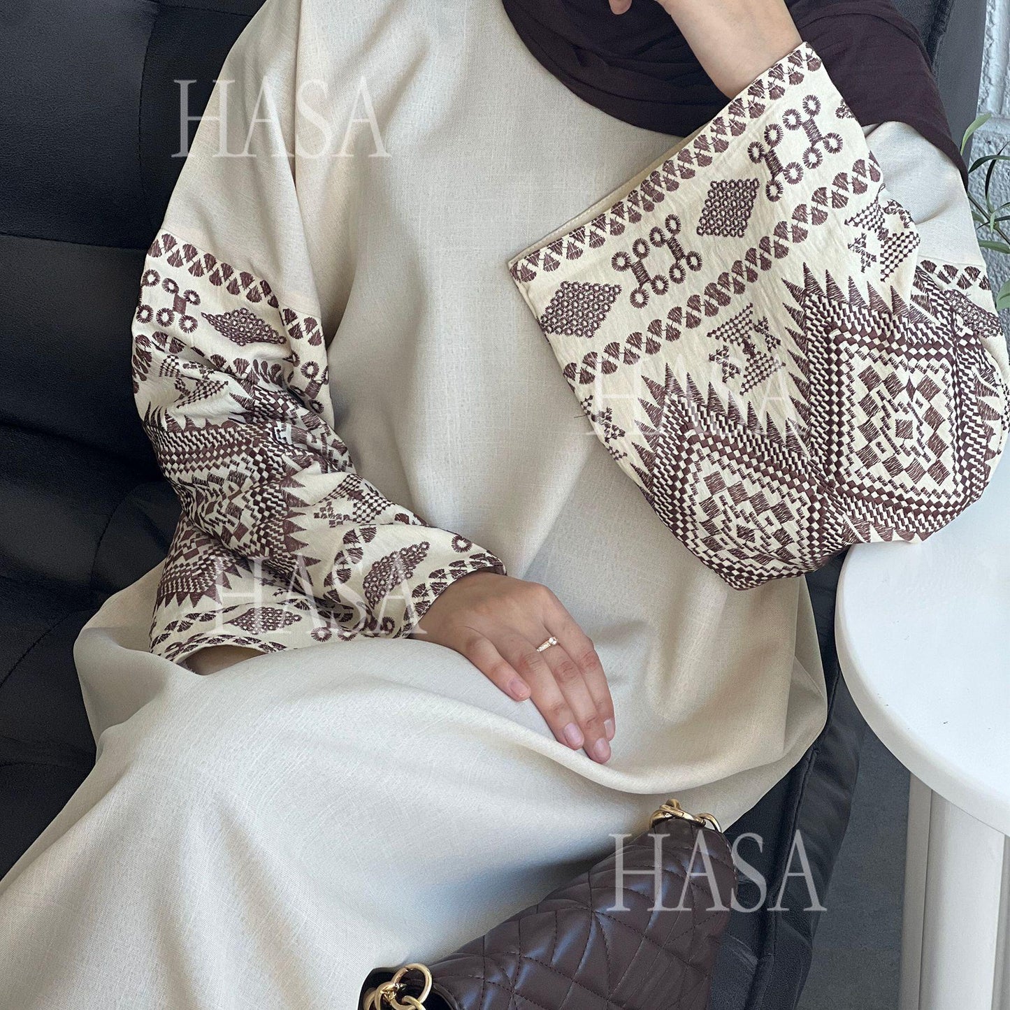 HA6533 Long robe with wide sleeves and exquisite embroidery