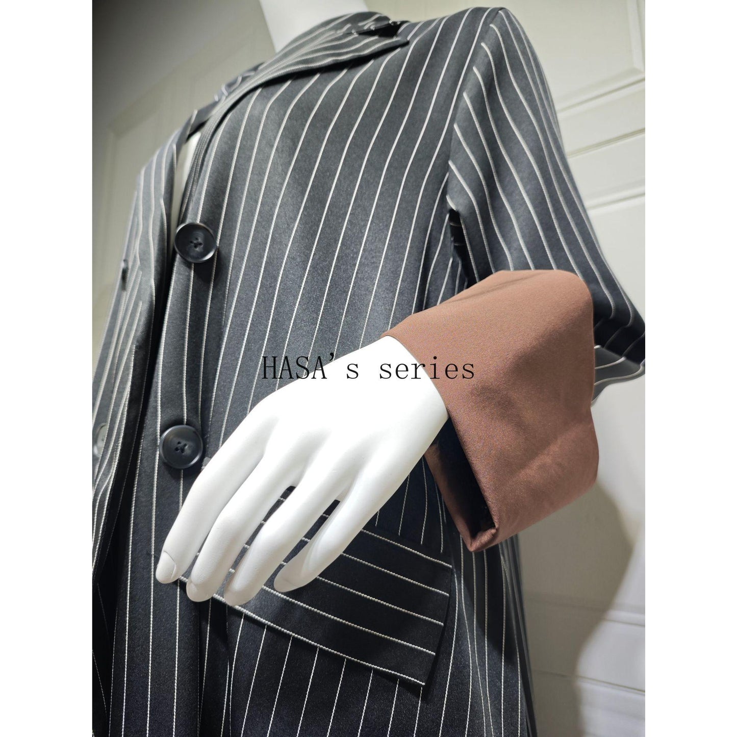 HS5101 Double-breasted, Pinstriped, Long Coat-style Robe with A Loose and Elegant Dress Design.