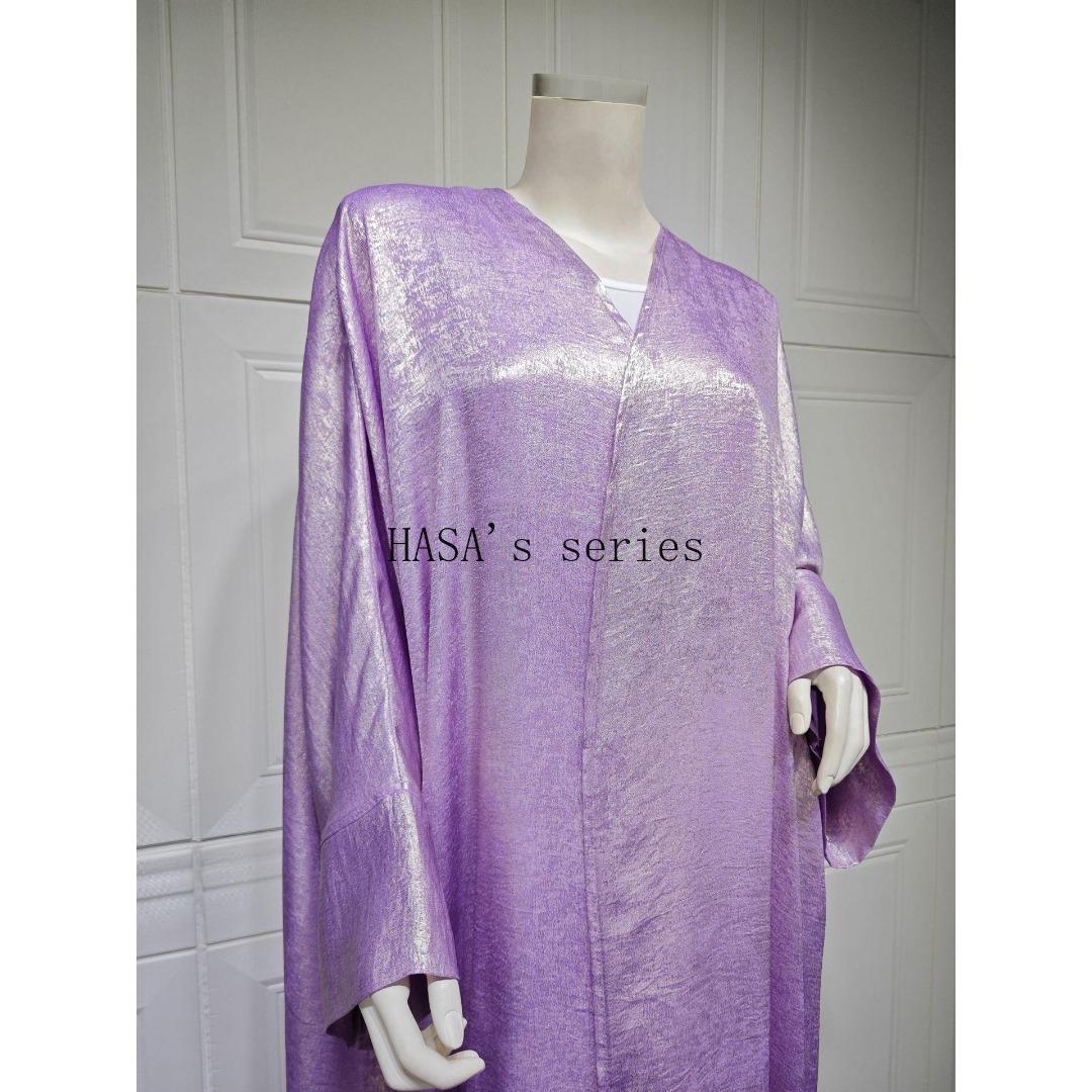 HS5091 A long robe with gilded highlights, featuring a simple yet elegant dress design.
