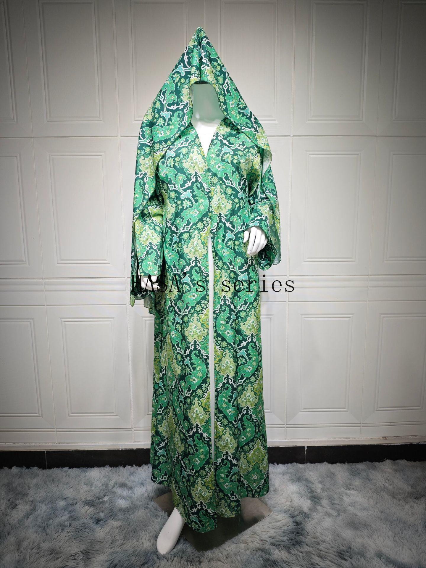HS5088 A Stylish Two-piece Set Featuring A Snake Print Pattern, with A Loose, Shawl-style Outer Layer and A Matching Headscarf Design.
