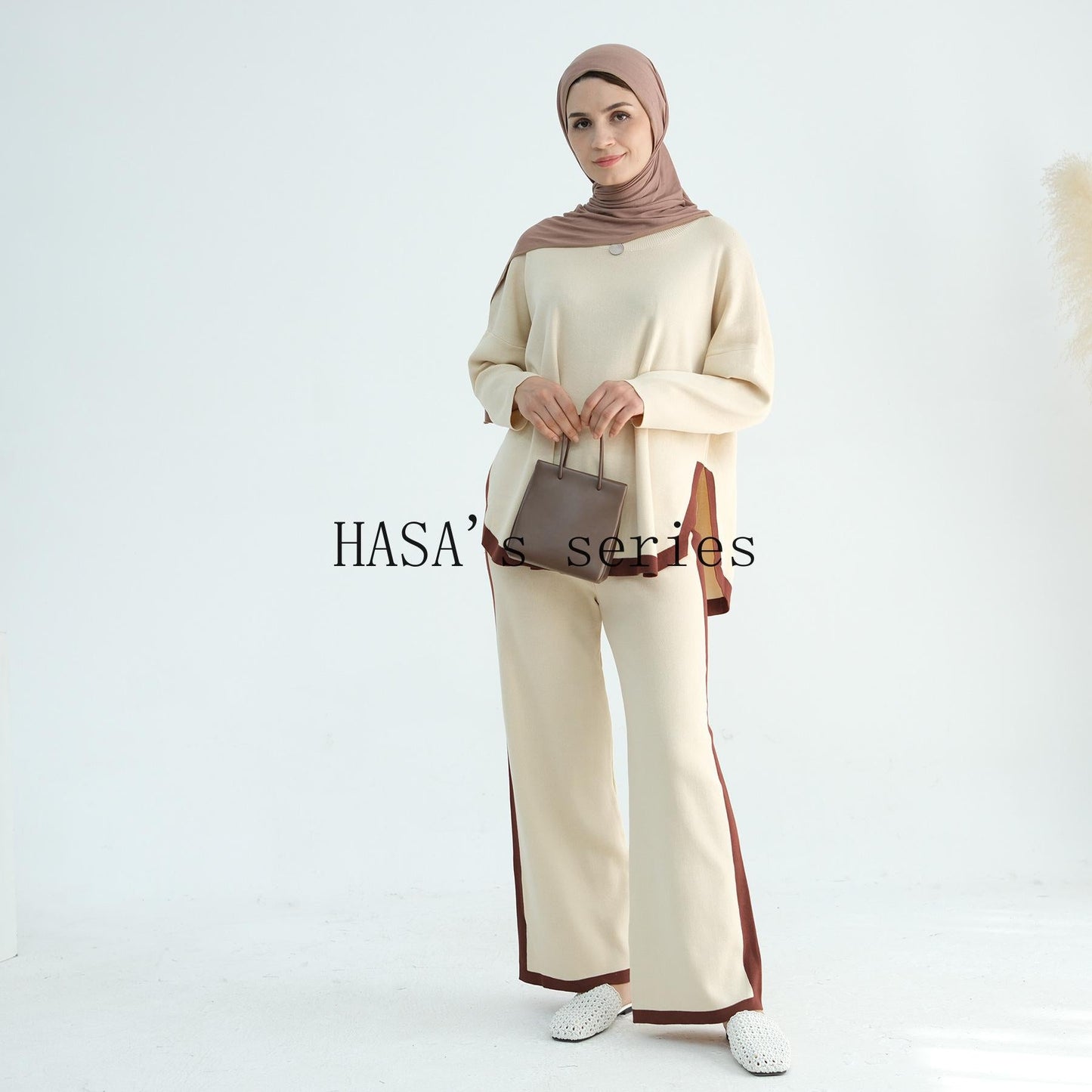 HS5149 Simple and elegant knitted set, featuring a loose-fitting, thick, long-sleeved two-piece design.